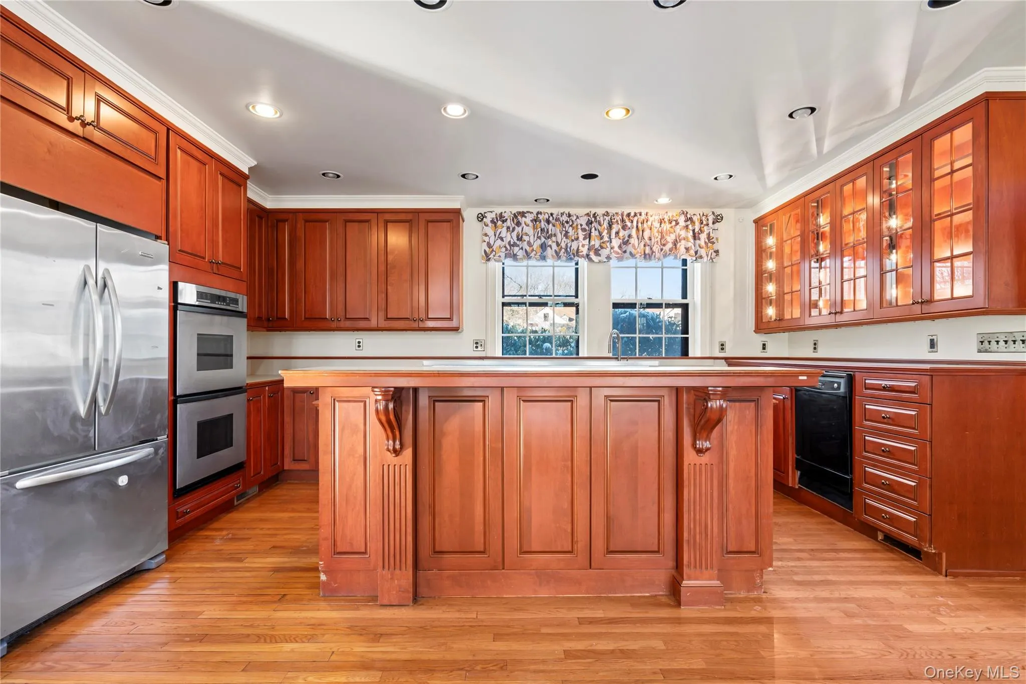 Eat-in Kitchen Eat-in Kitchen