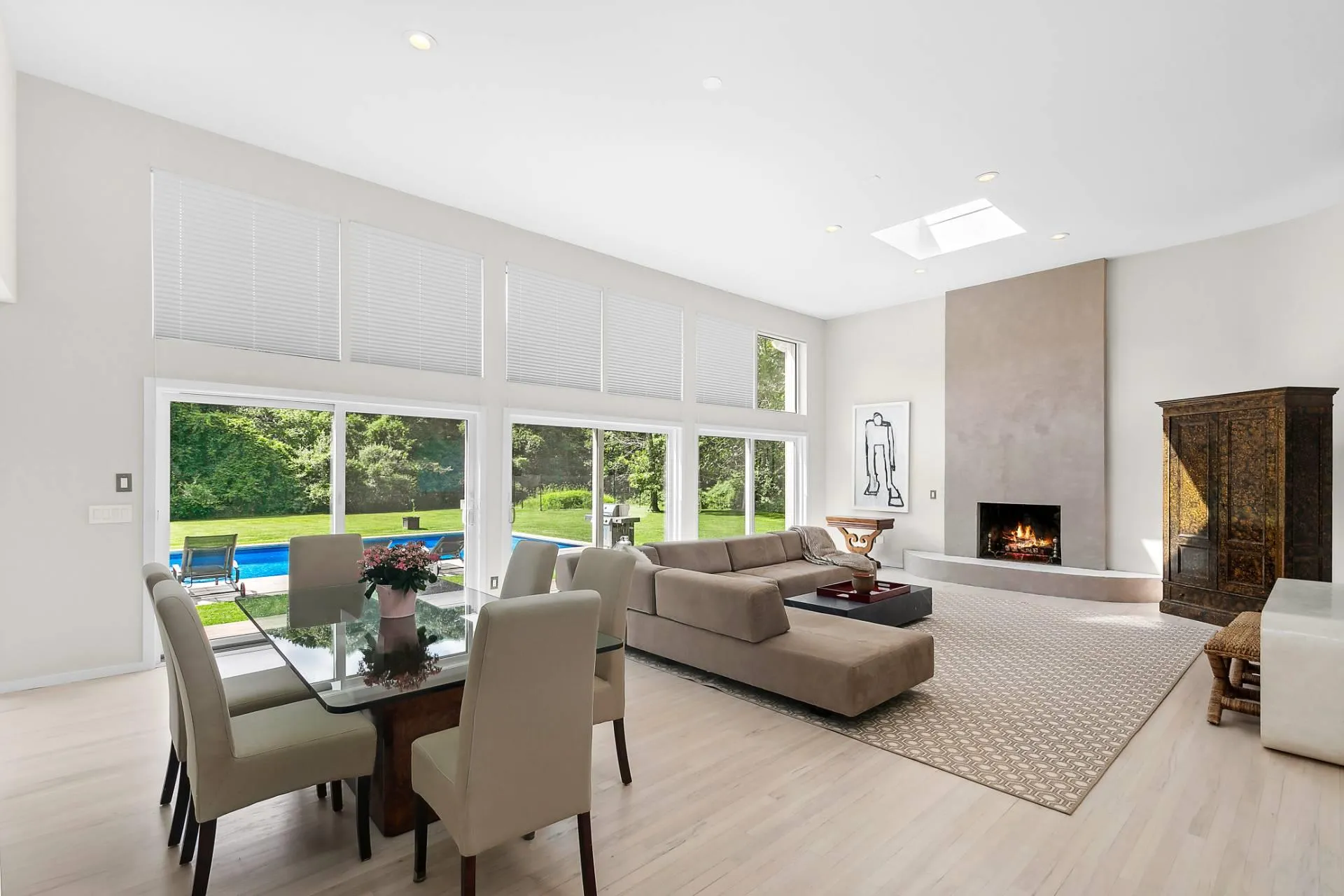 High ceilings Indoor outdoor living Easy Pool and Rear Yard Access High ceilings Indoor outdoor living Easy Pool and Rear Yard Access