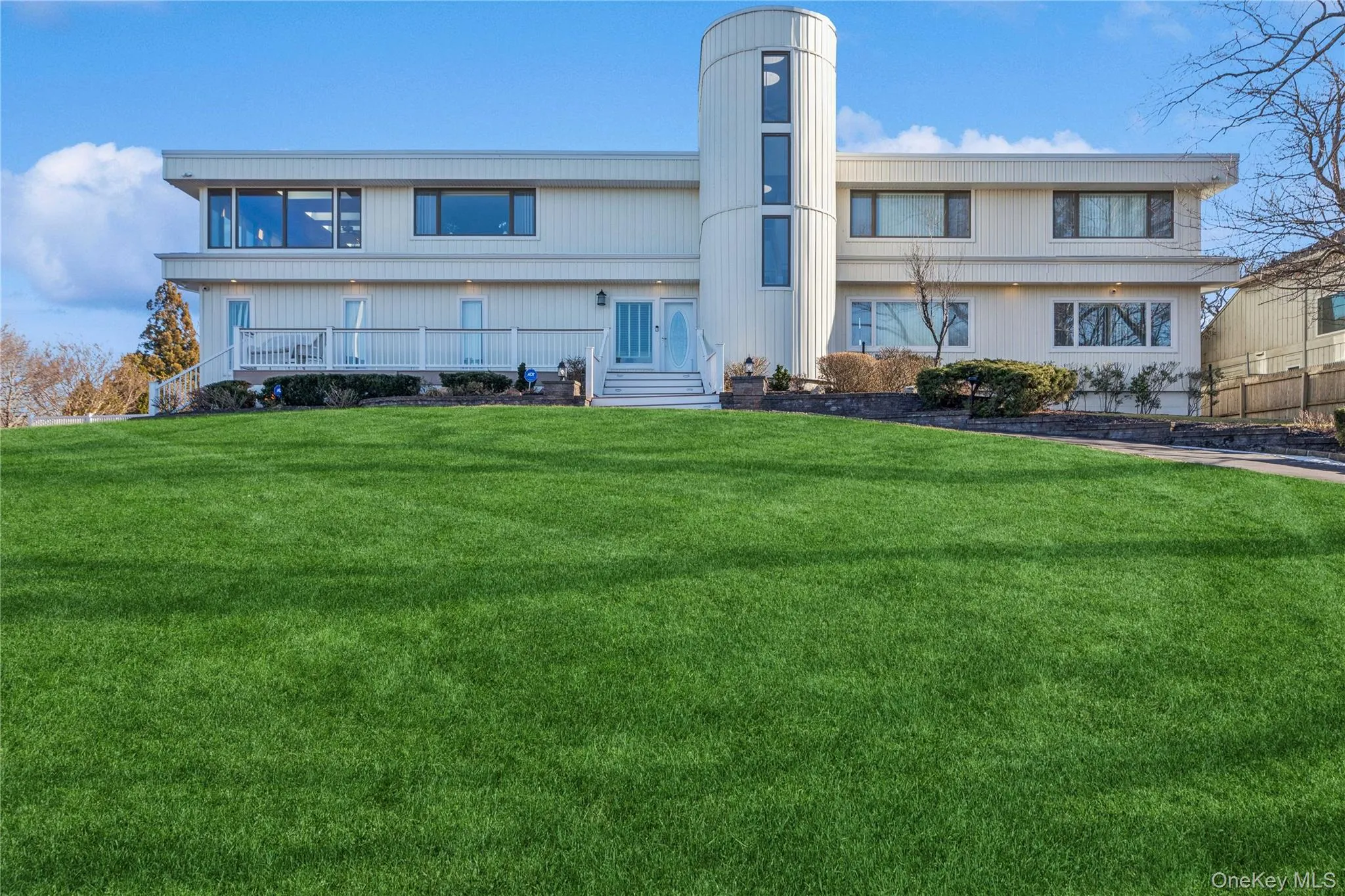 Front of property with a lawn Front of property with a lawn