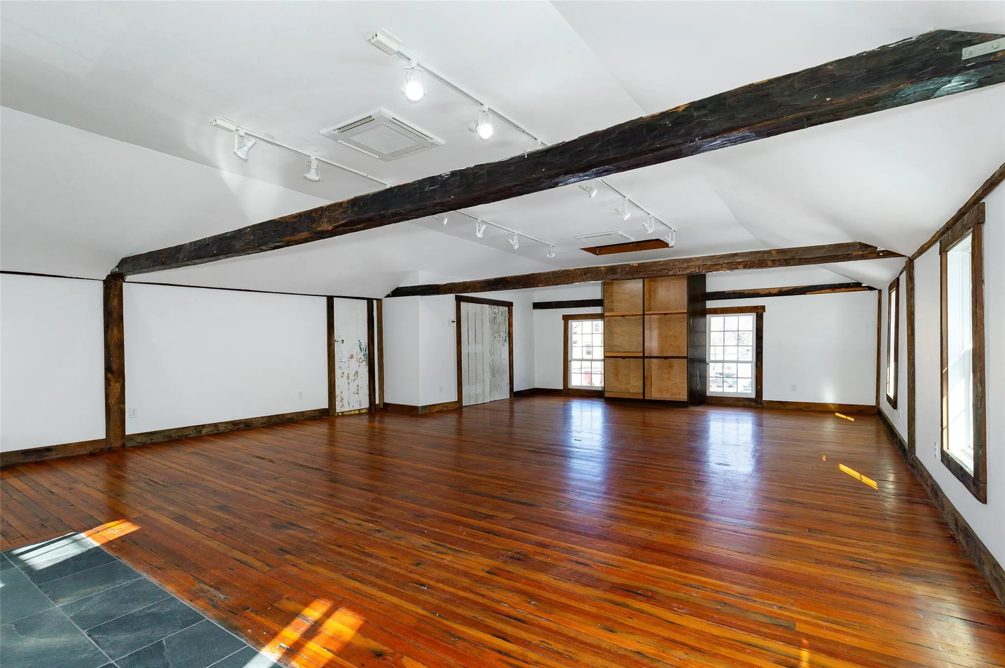 Open Loft Workspace Office w/Beamed Ceiling Open Loft Workspace Office w/Beamed Ceiling