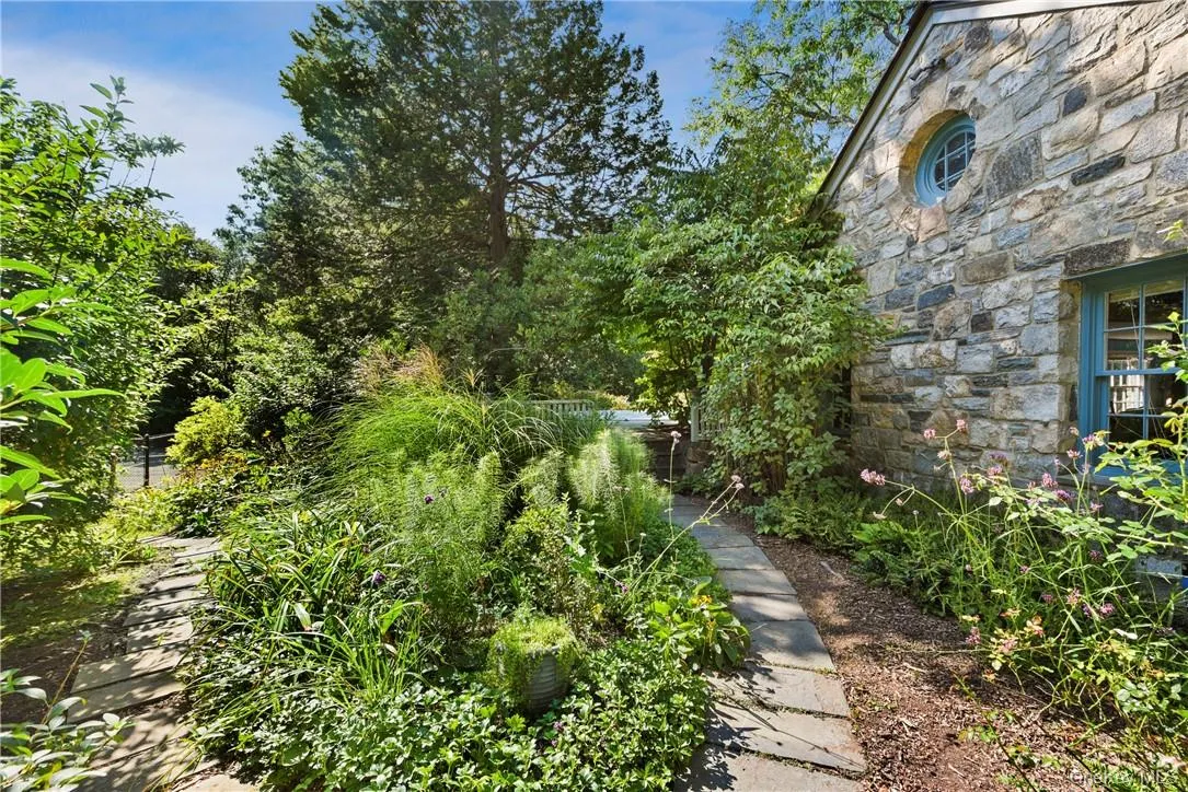 106 Old Stone Hill Road, Pound Ridge, NY, 5 Bedrooms Bedrooms, 13 Rooms Rooms,5 BathroomsBathrooms,Residential Lease,For Rent,Old Stone Hill,0,820816 106 Old Stone Hill Road, Pound Ridge, NY, 5 Bedrooms Bedrooms, 13 Rooms Rooms,5 BathroomsBathrooms,Residential Lease,For Rent,Old Stone Hill,0,820816