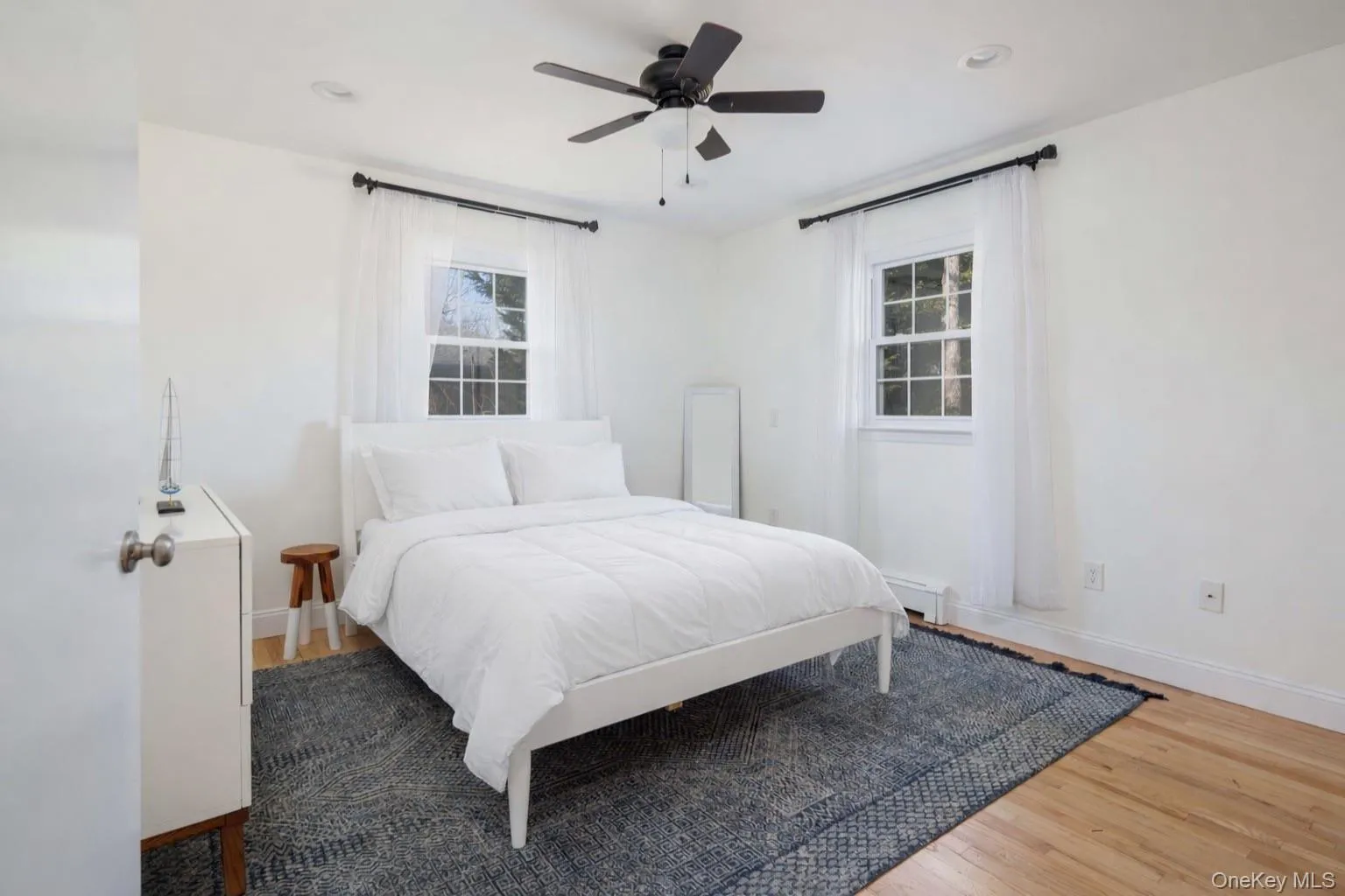 129 Lynncliff Road, Southampton, NY, 3 Bedrooms Bedrooms, 8 Rooms Rooms,3 BathroomsBathrooms,Residential Lease,For Rent,Lynncliff,0,820823 129 Lynncliff Road, Southampton, NY, 3 Bedrooms Bedrooms, 8 Rooms Rooms,3 BathroomsBathrooms,Residential Lease,For Rent,Lynncliff,0,820823