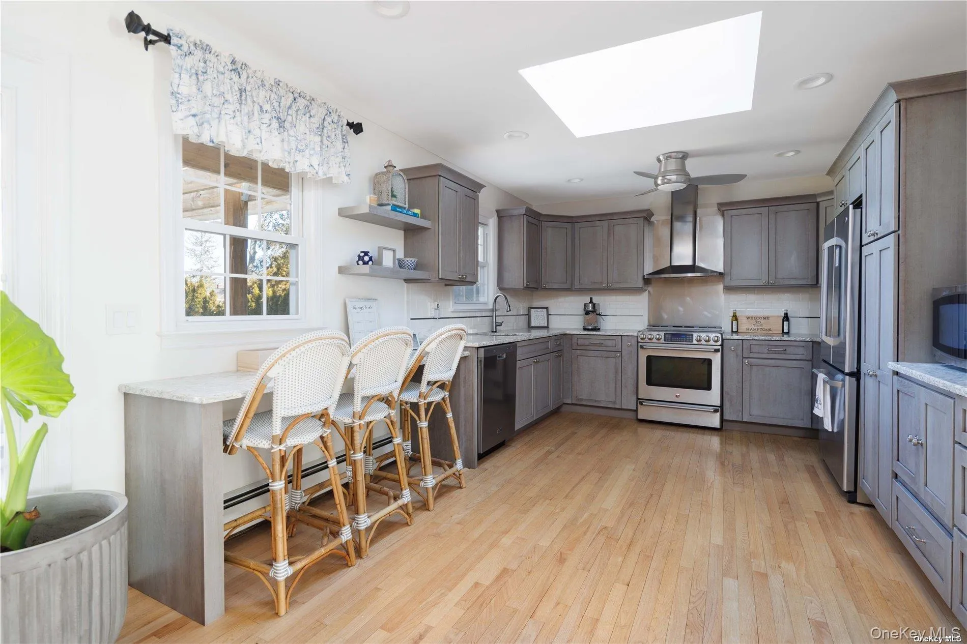 129 Lynncliff Road, Southampton, NY, 3 Bedrooms Bedrooms, 8 Rooms Rooms,3 BathroomsBathrooms,Residential Lease,For Rent,Lynncliff,0,820823 129 Lynncliff Road, Southampton, NY, 3 Bedrooms Bedrooms, 8 Rooms Rooms,3 BathroomsBathrooms,Residential Lease,For Rent,Lynncliff,0,820823