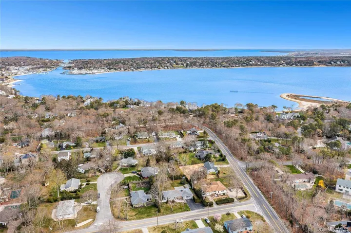 129 Lynncliff Road, Southampton, New York 11946