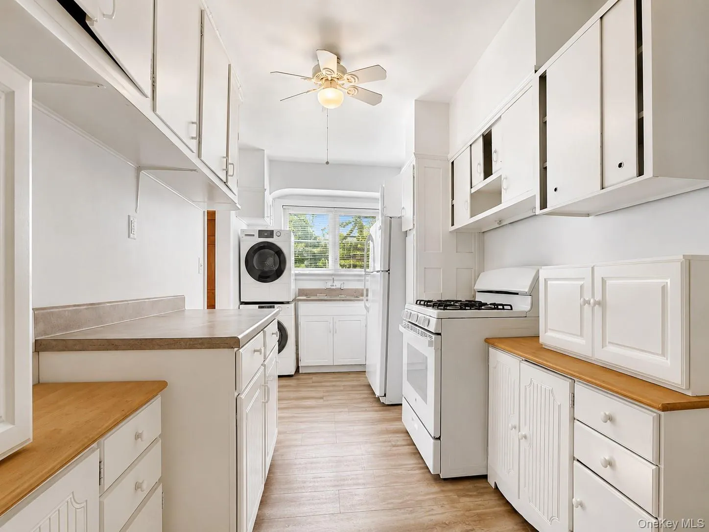8414 Eliot Avenue, New York, NY, 3 Bedrooms Bedrooms, 8 Rooms Rooms,1 BathroomBathrooms,Residential,For Rent,Eliot,0,820955 8414 Eliot Avenue, New York, NY, 3 Bedrooms Bedrooms, 8 Rooms Rooms,1 BathroomBathrooms,Residential,For Rent,Eliot,0,820955