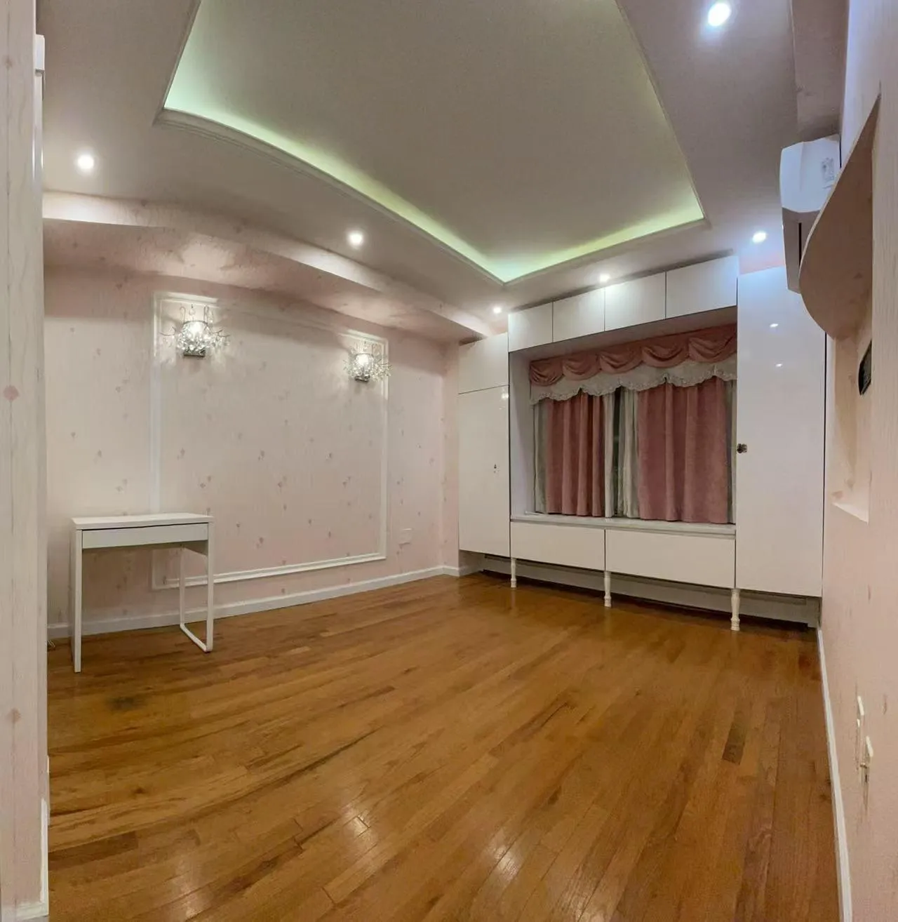 Basement with hardwood / wood-style floors Basement with hardwood / wood-style floors