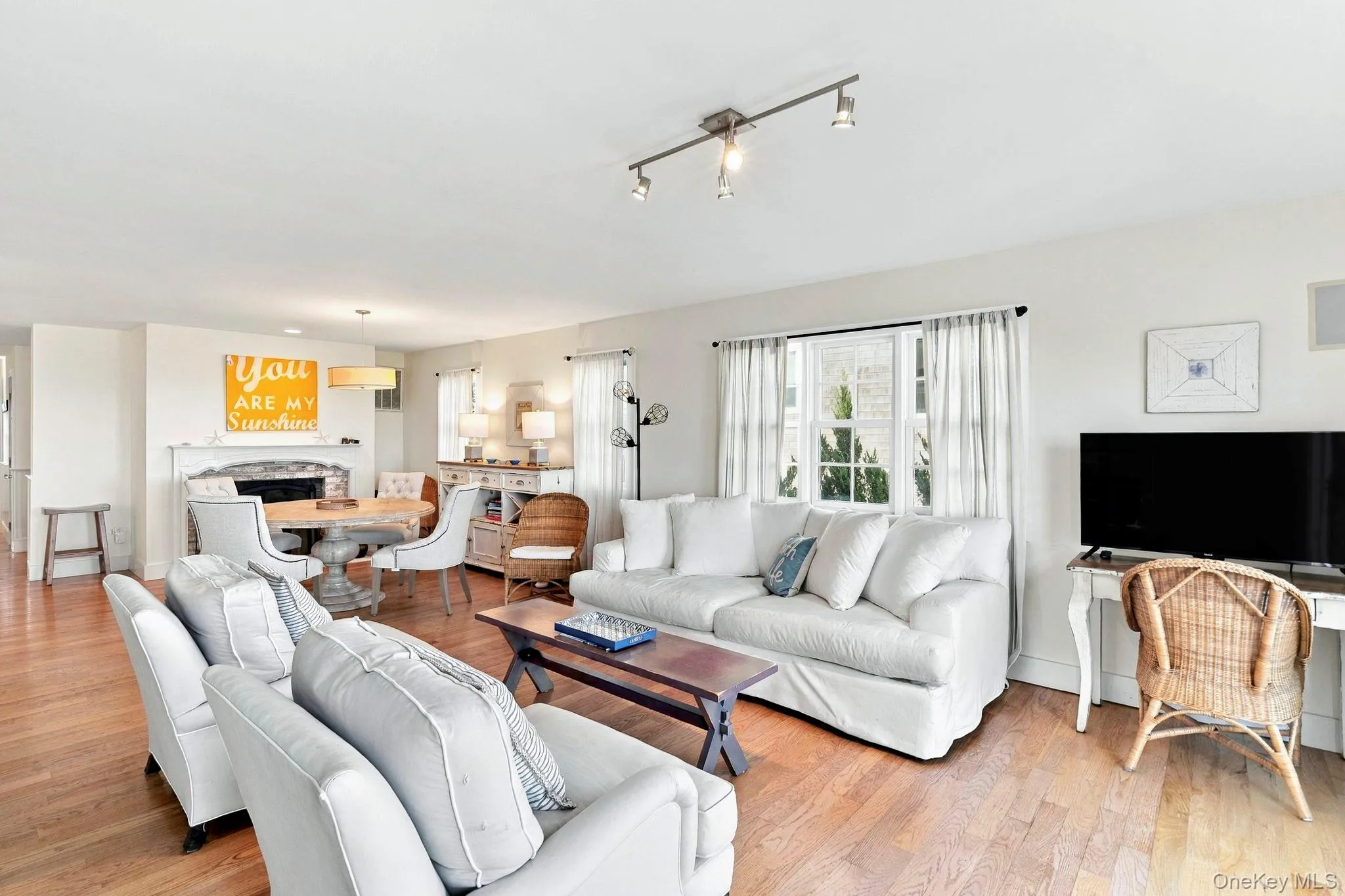 21 Bayside Avenue, Southampton, NY, 4 Bedroom Bedrooms, 7 Room Rooms,3 BathroomBathrooms,Residential Lease,For Rent,Bayside,0,821726 21 Bayside Avenue, Southampton, NY, 4 Bedroom Bedrooms, 7 Room Rooms,3 BathroomBathrooms,Residential Lease,For Rent,Bayside,0,821726