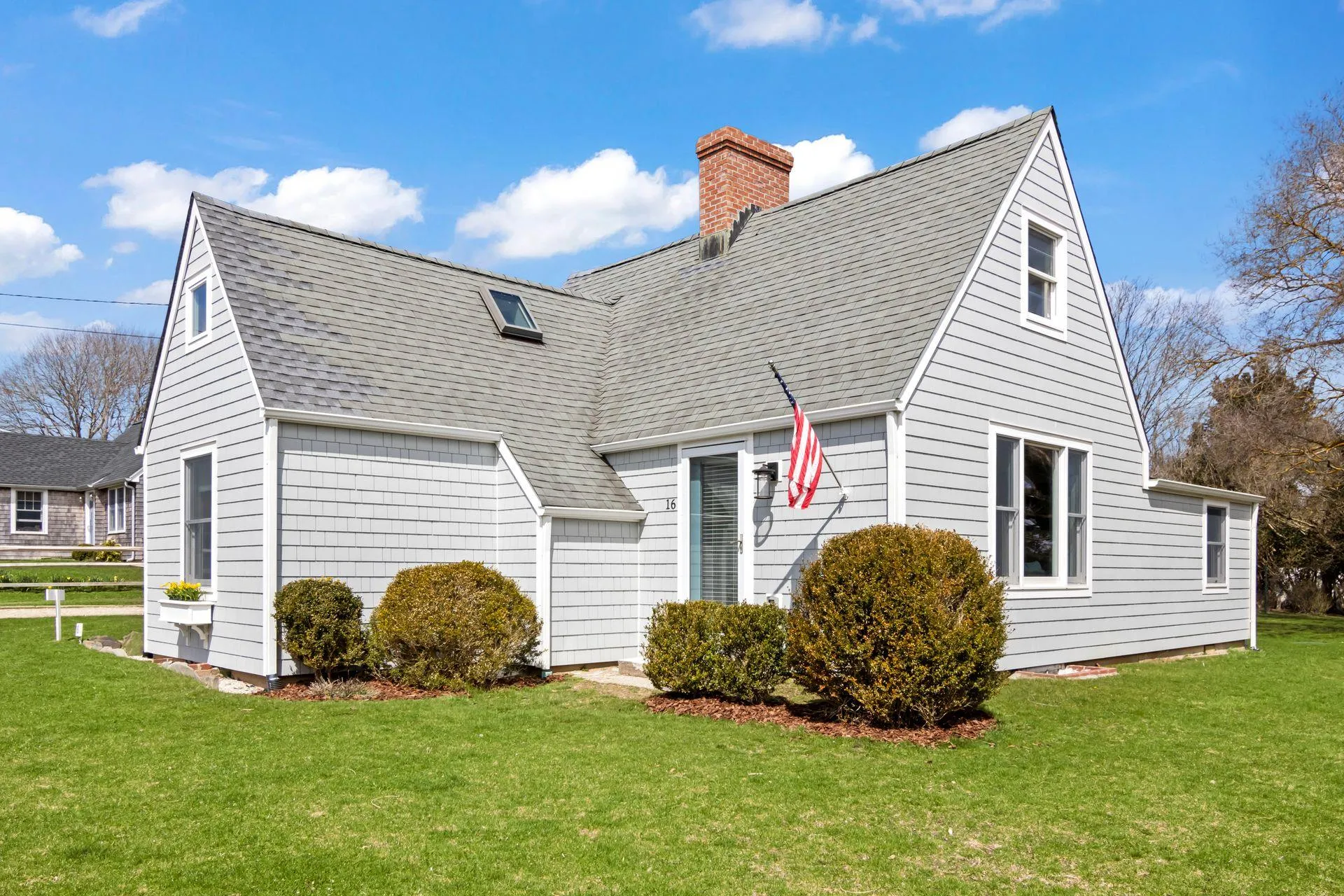 View of front facade featuring a front yard View of front facade featuring a front yard