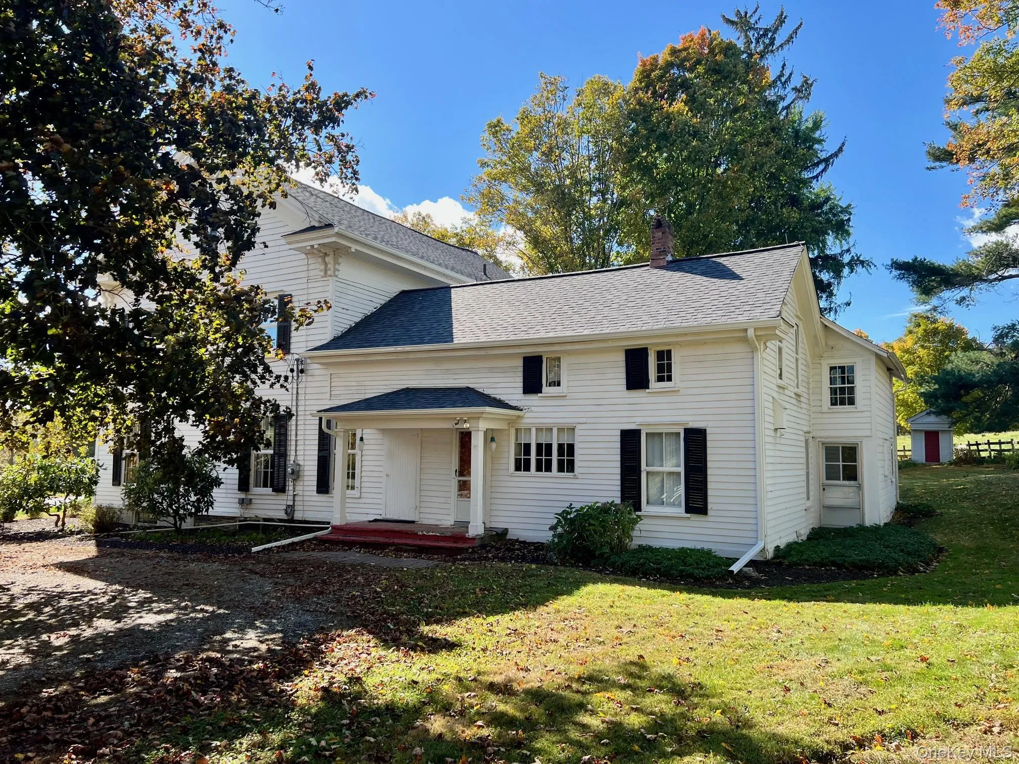 Side entrance near driveway Side entrance near driveway