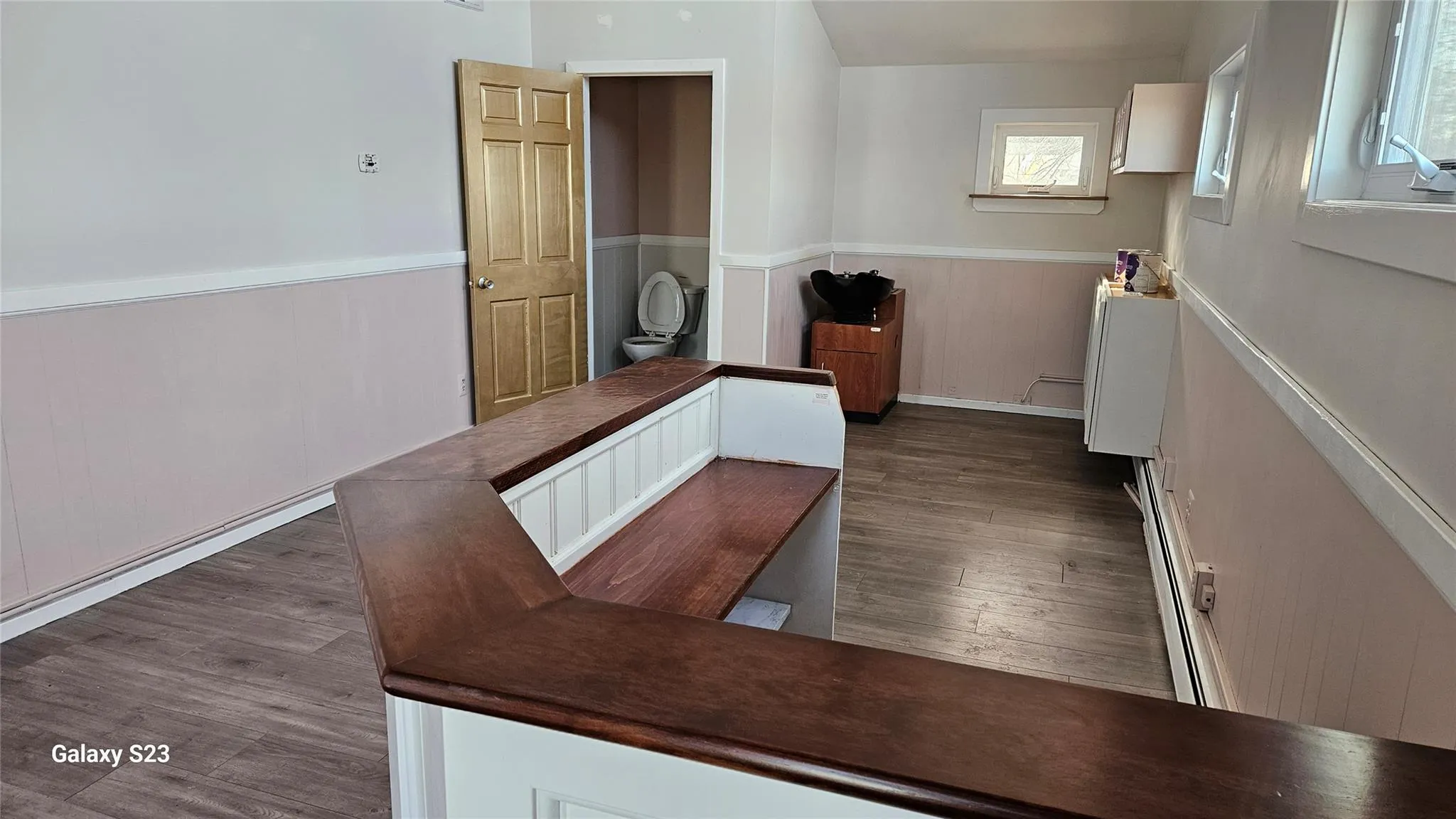 Separate space for salon or small office Separate space for salon or small office