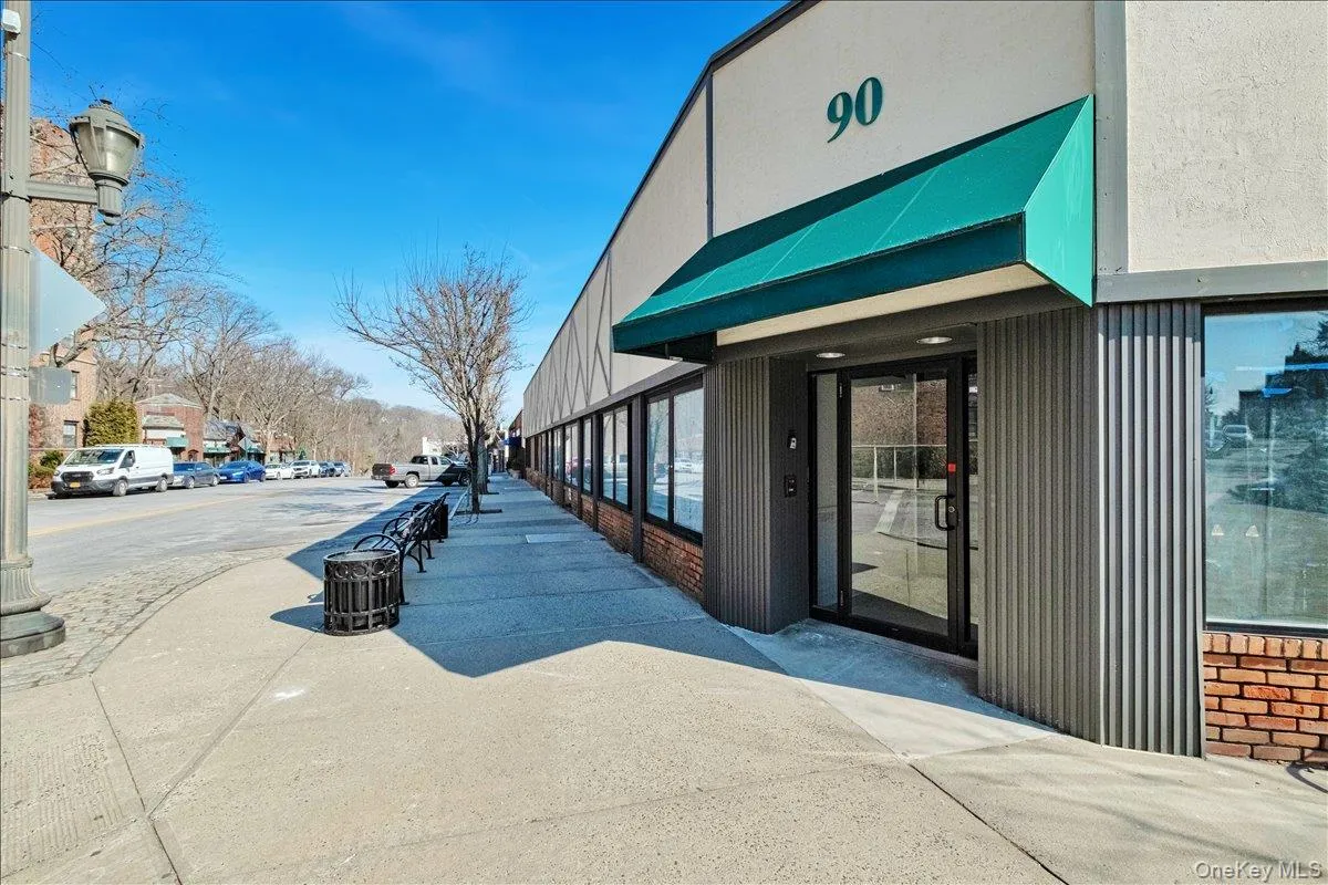 Abundant windows spanning the space Abundant windows spanning the space