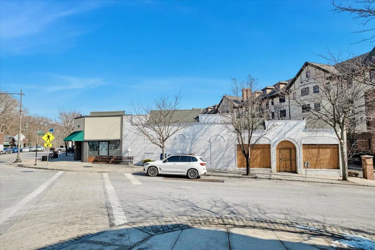 Unique open air indoor space Unique open air indoor space