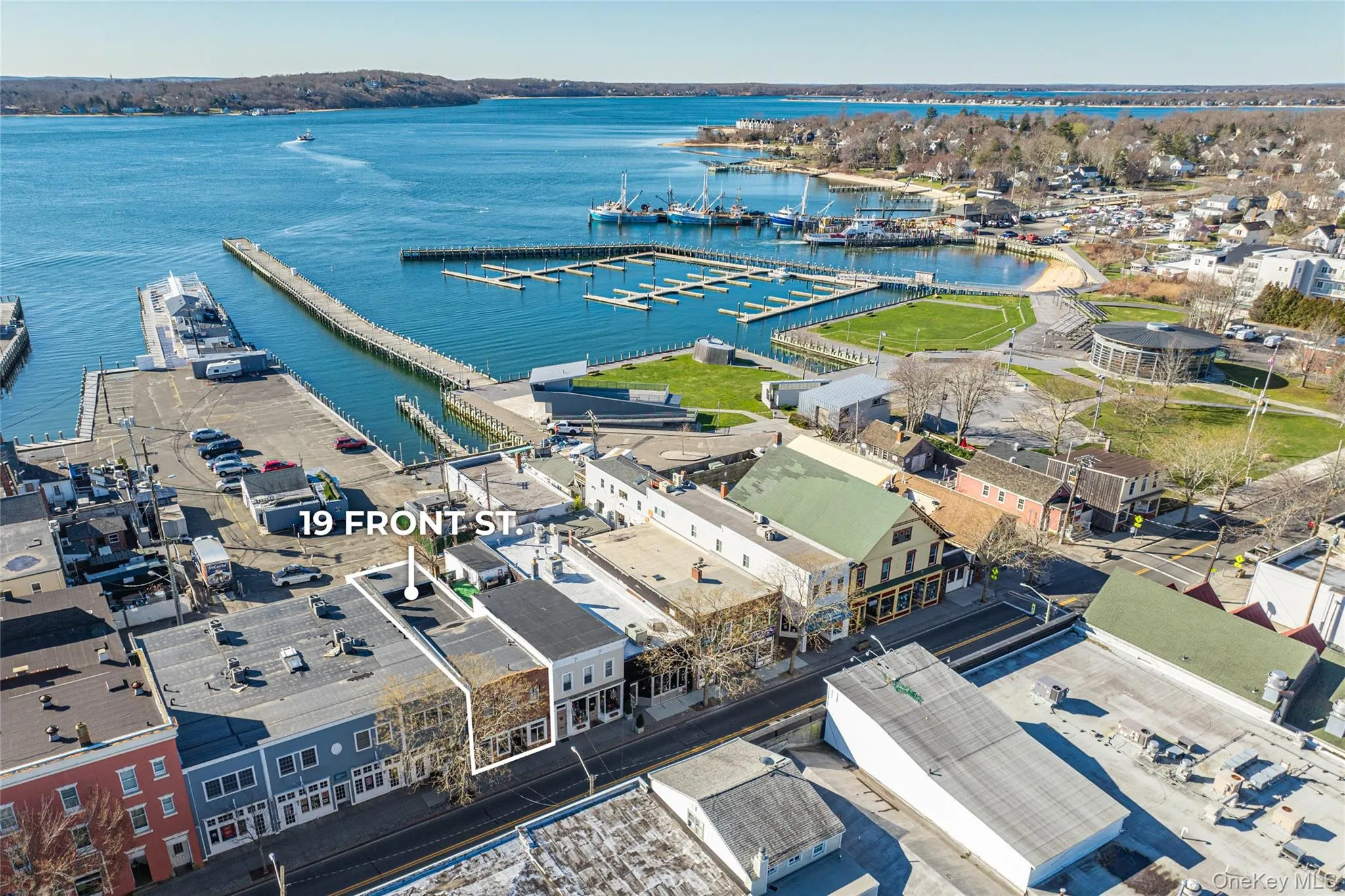 Bird\'s eye view with a water view Bird\'s eye view with a water view