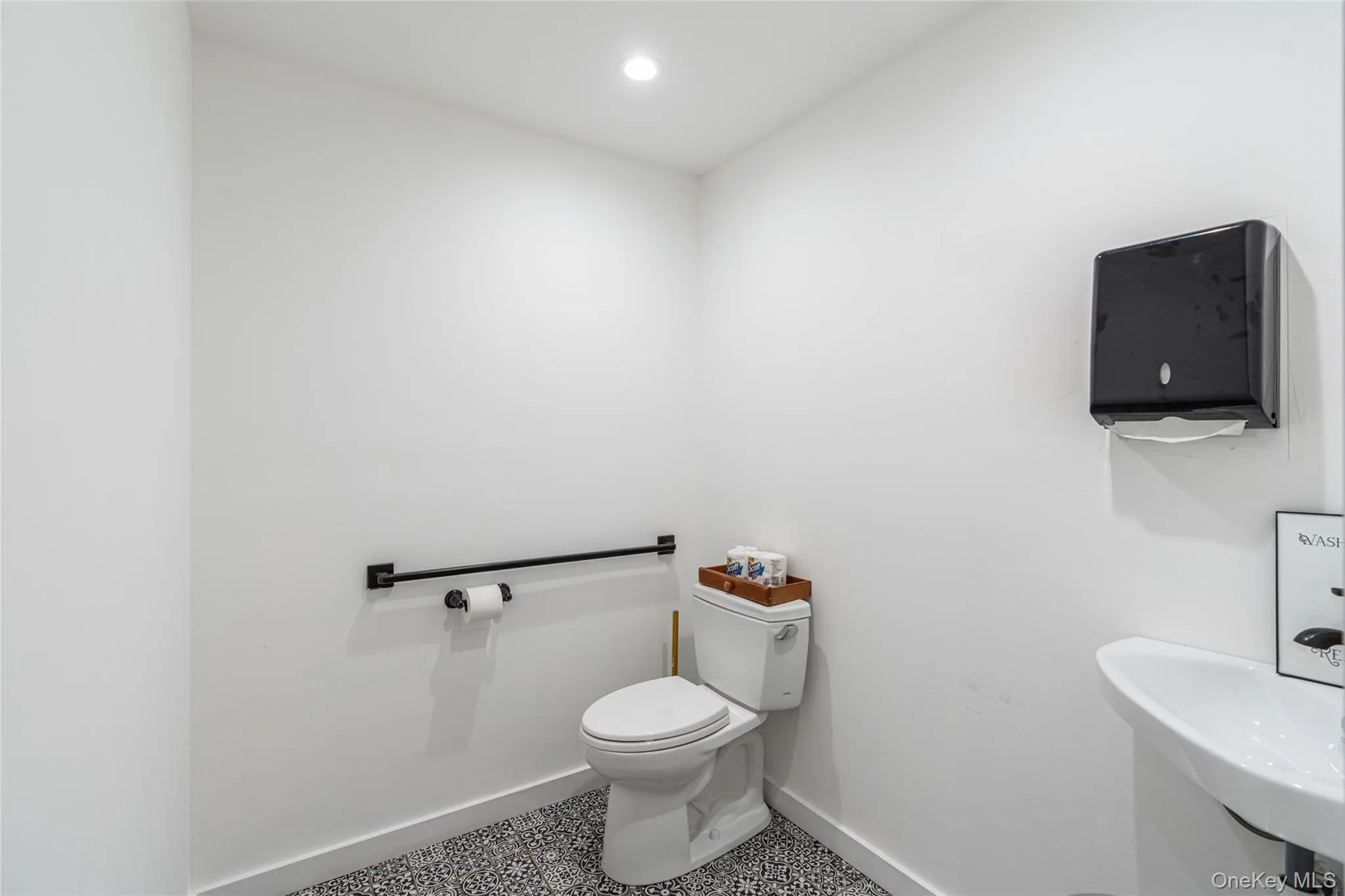 Bathroom featuring sink and toilet Bathroom featuring sink and toilet