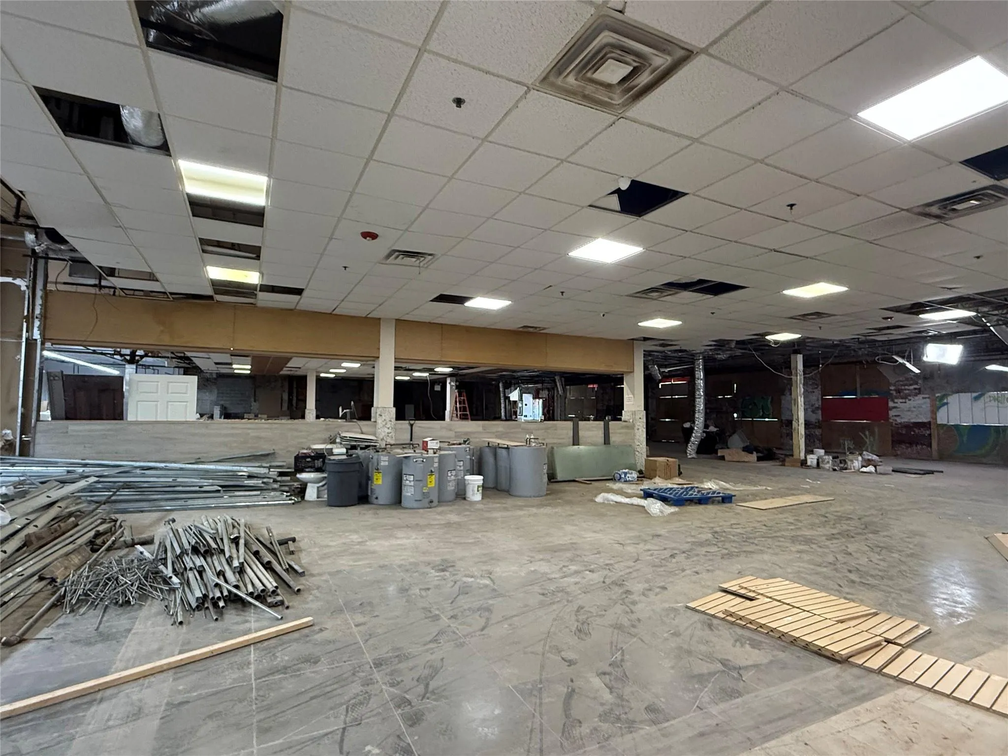Misc room featuring a paneled ceiling Misc room featuring a paneled ceiling