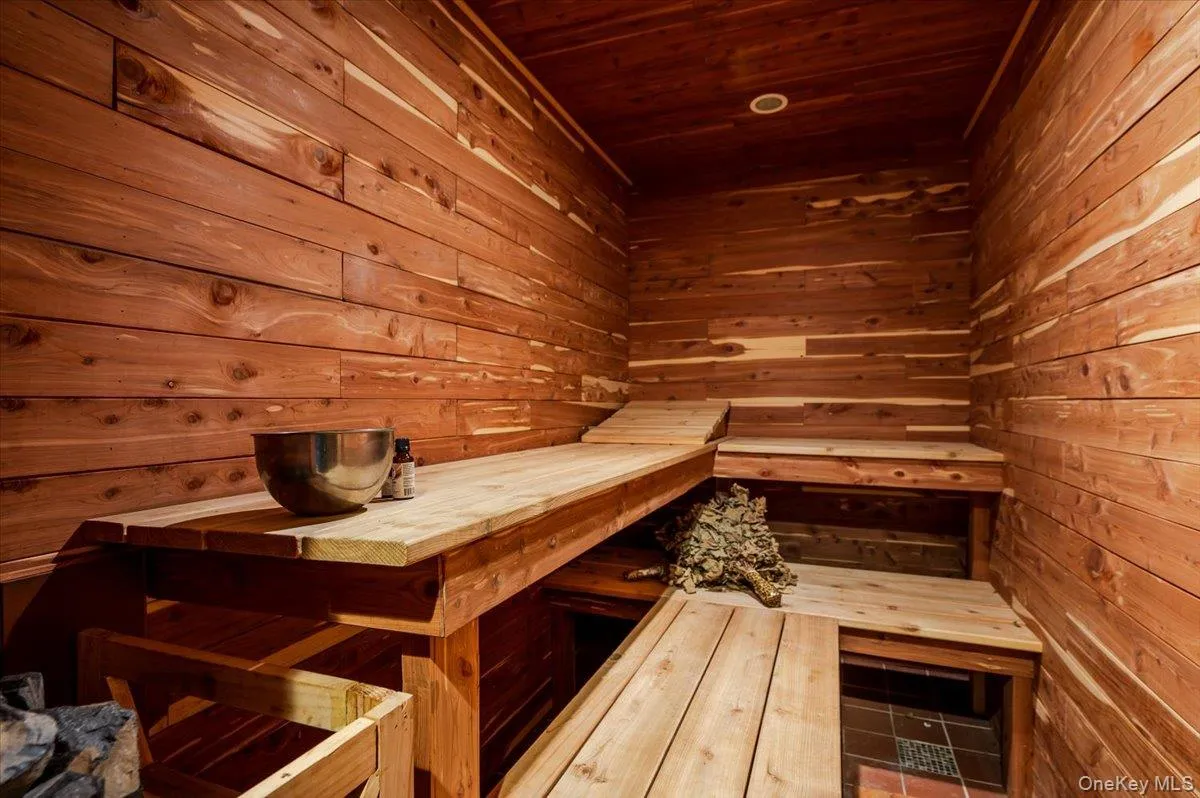 Sauna on Garden/Basement Level Sauna on Garden/Basement Level