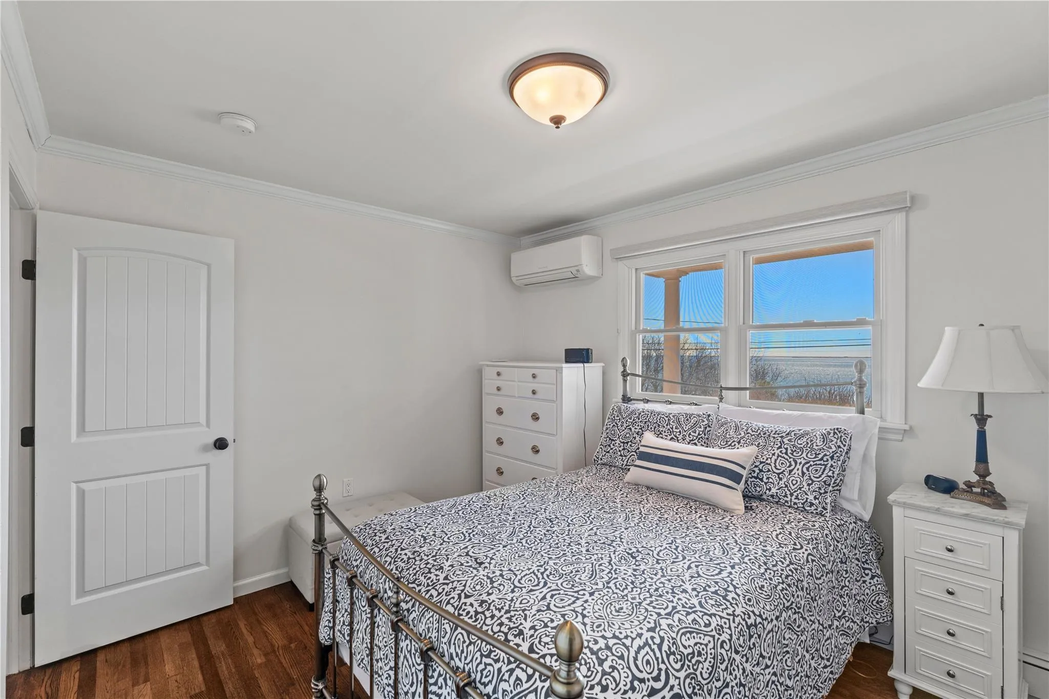 Guest Bed 1 of 4 Guest Bed 1 of 4