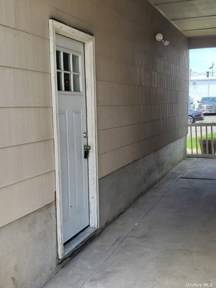 Breezway entrance to Garage Breezway entrance to Garage
