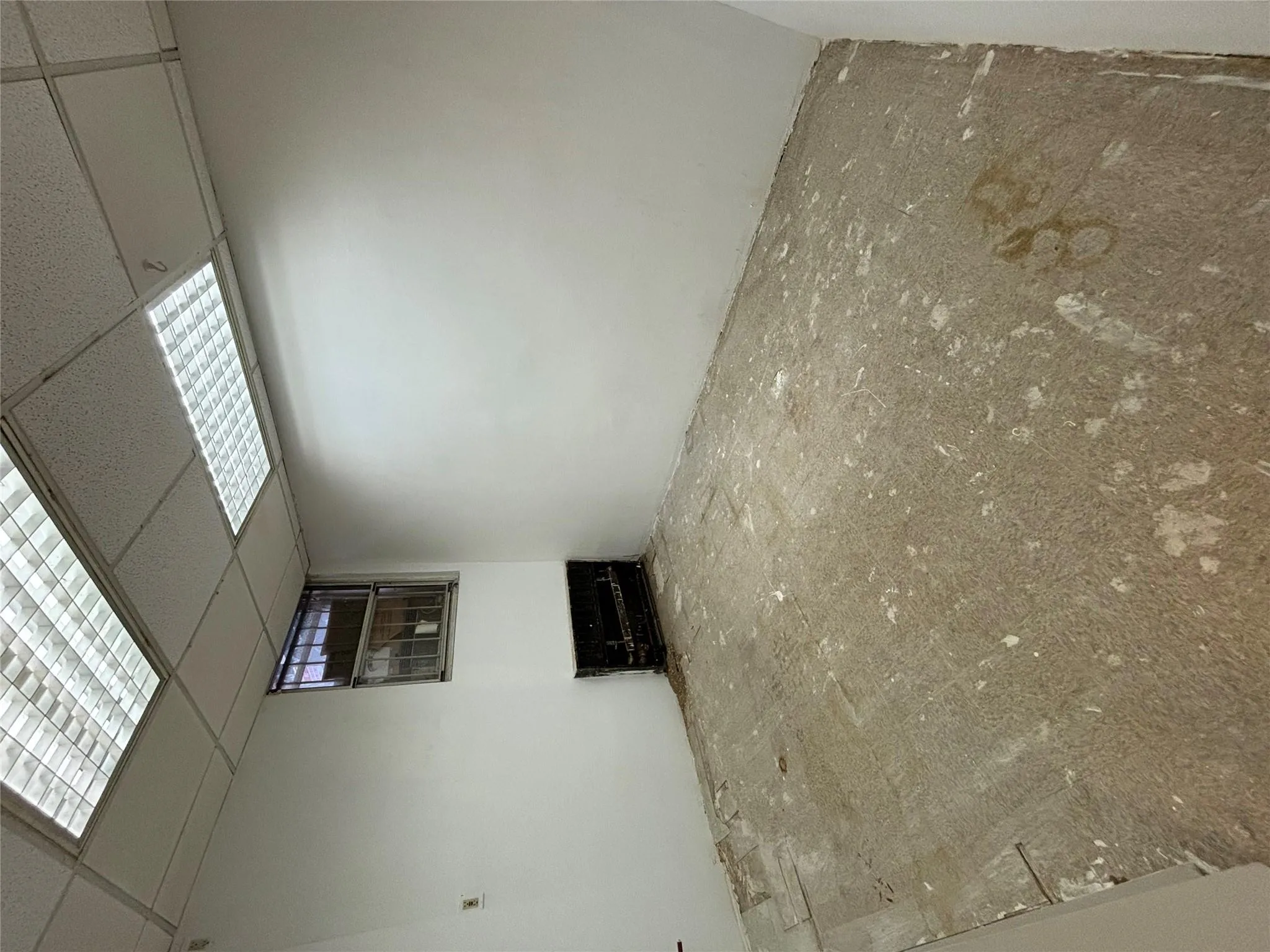 Examine Room 3 Examine Room 3