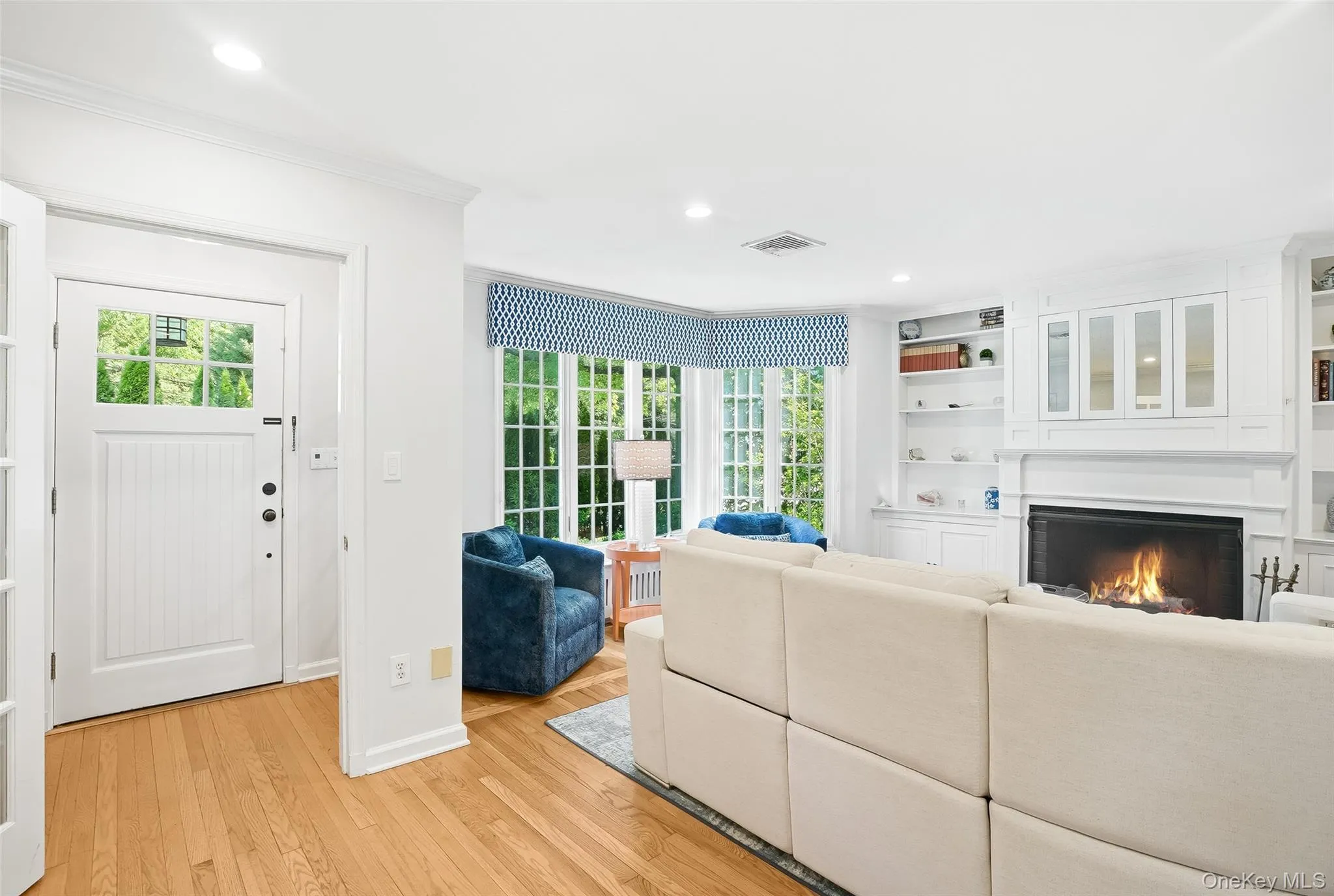 Walk right in, drop your bag and relax in front of your wood burning fireplace Walk right in, drop your bag and relax in front of your wood burning fireplace