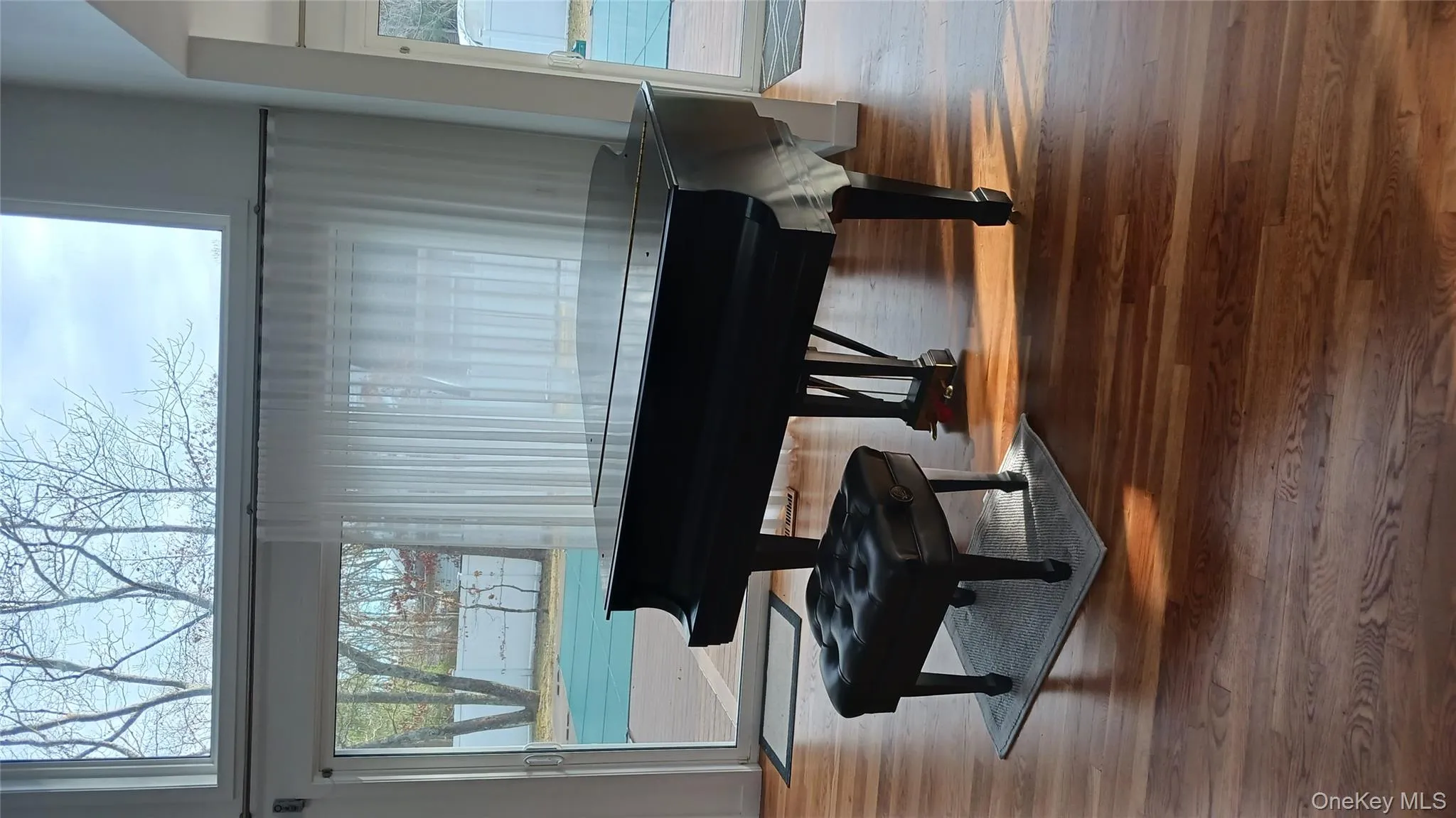 Yes it is a STEINWAY! Yes it is a STEINWAY!