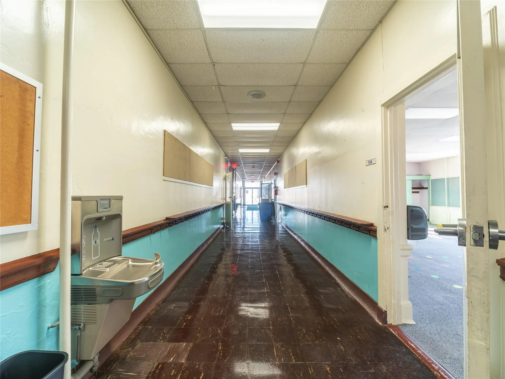 Hall with a drop ceiling Hall with a drop ceiling