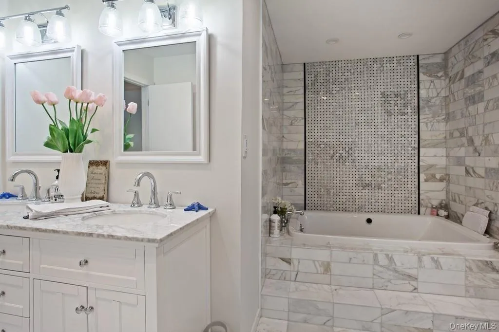 En Suite Master Bathroom. Carrera Marble, Stand Up Shower plus a Spa Tub w/ Jets En Suite Master Bathroom. Carrera Marble, Stand Up Shower plus a Spa Tub w/ Jets