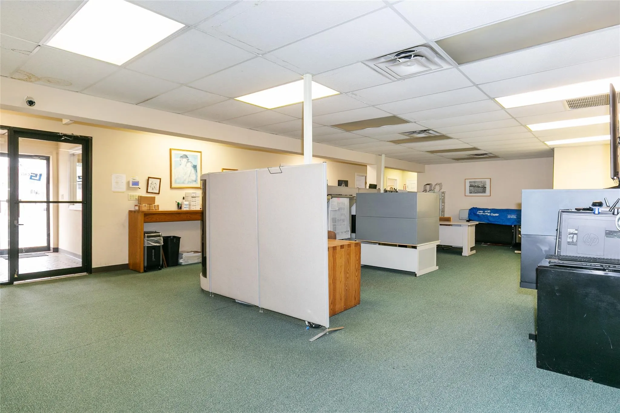 Open area w/cubicles Open area w/cubicles