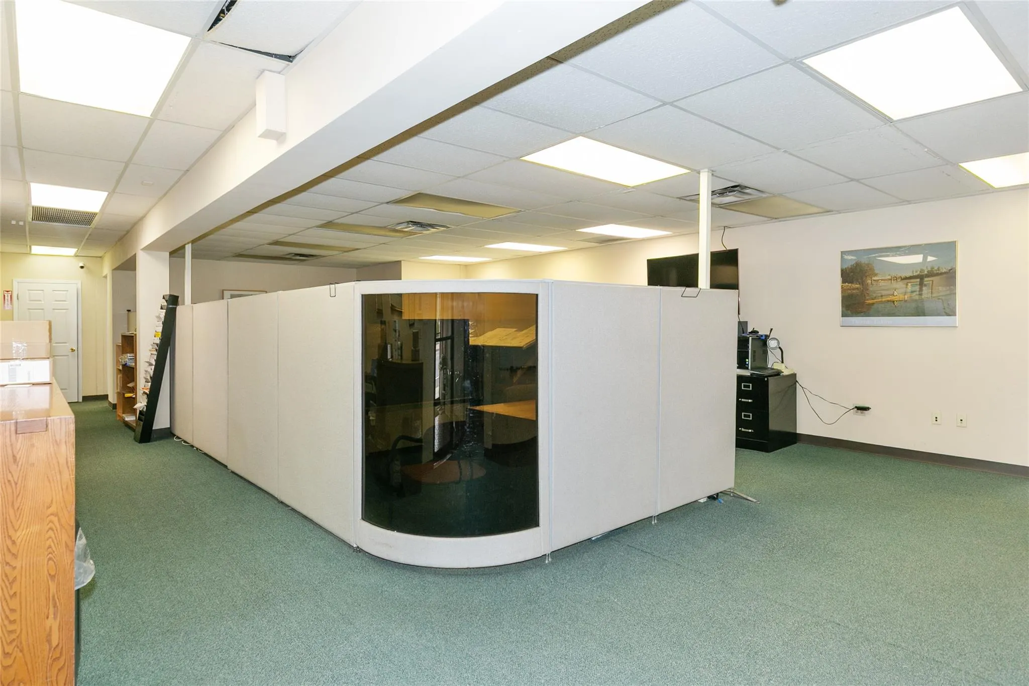 Open area w/cubicles Open area w/cubicles