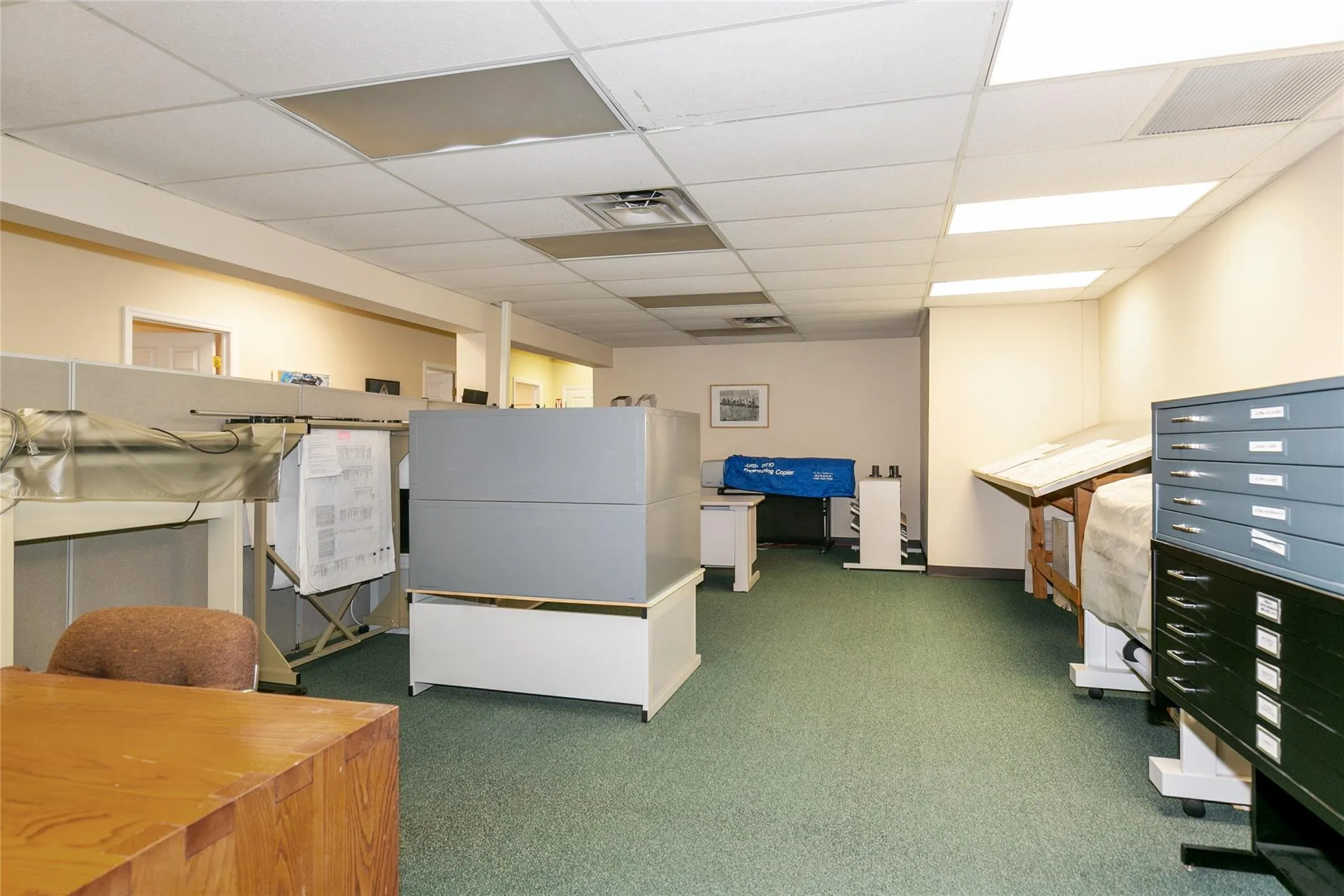 Open area w/cubicles Open area w/cubicles