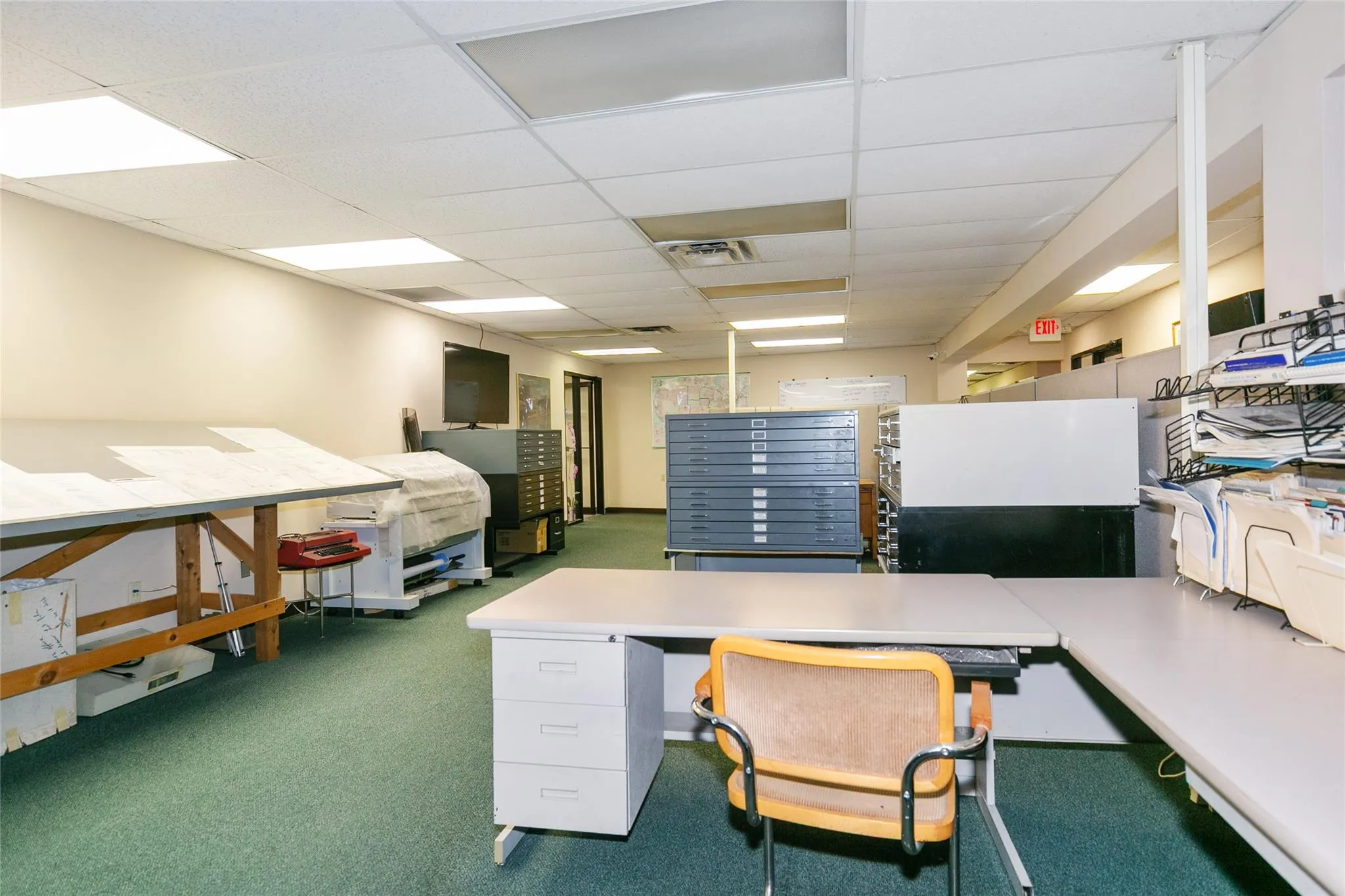 Open area w/cubicles Open area w/cubicles