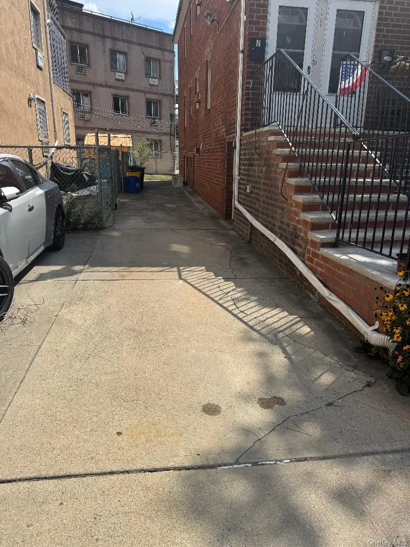 Up to 4 parking spaces in driveway Up to 4 parking spaces in driveway