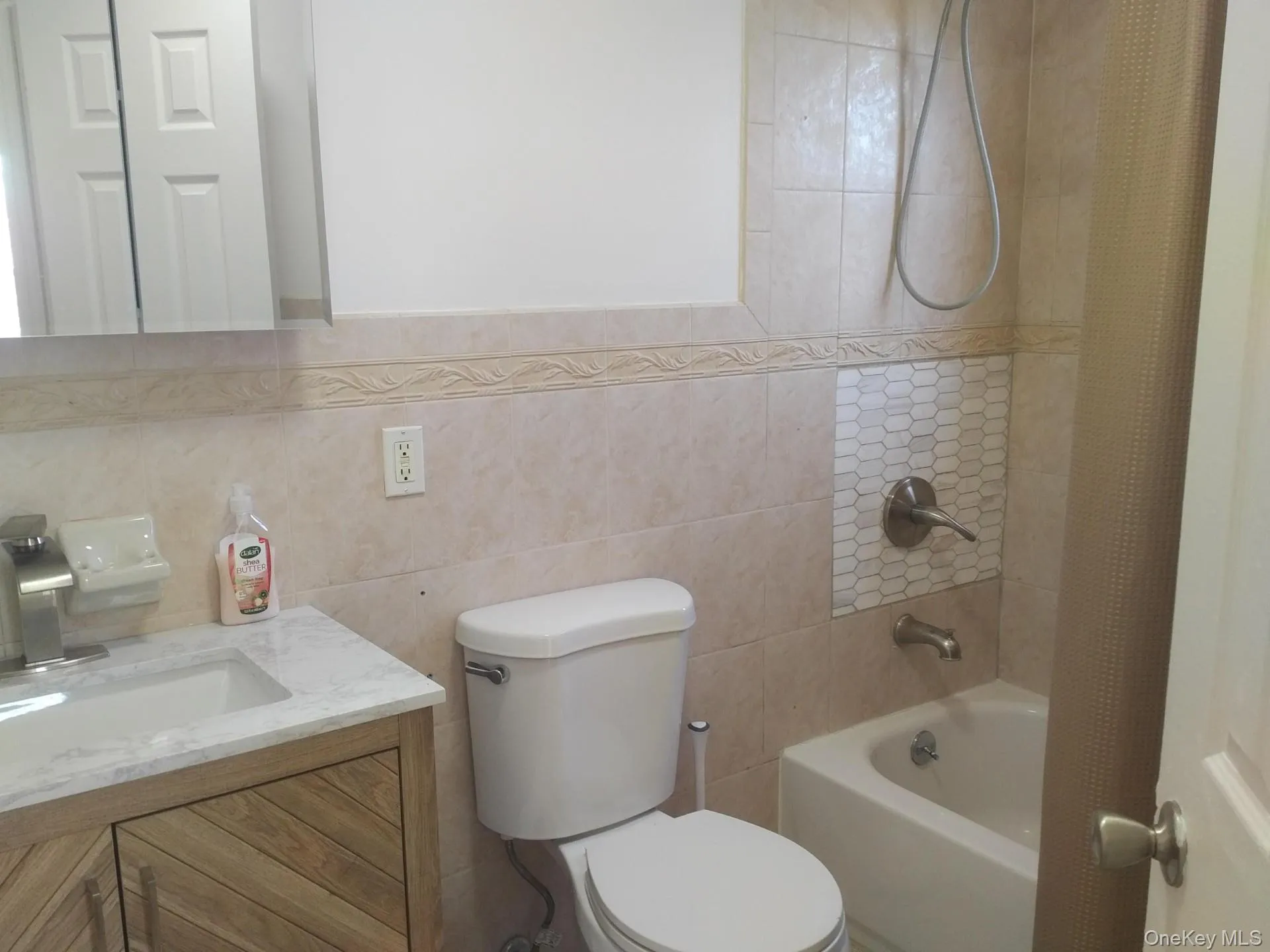 680 Wortman Avenue, New York, NY, 3 Bedrooms Bedrooms, 6 Rooms Rooms,1 BathroomBathrooms,Residential Lease,For Rent,Wortman,0,834323 680 Wortman Avenue, New York, NY, 3 Bedrooms Bedrooms, 6 Rooms Rooms,1 BathroomBathrooms,Residential Lease,For Rent,Wortman,0,834323