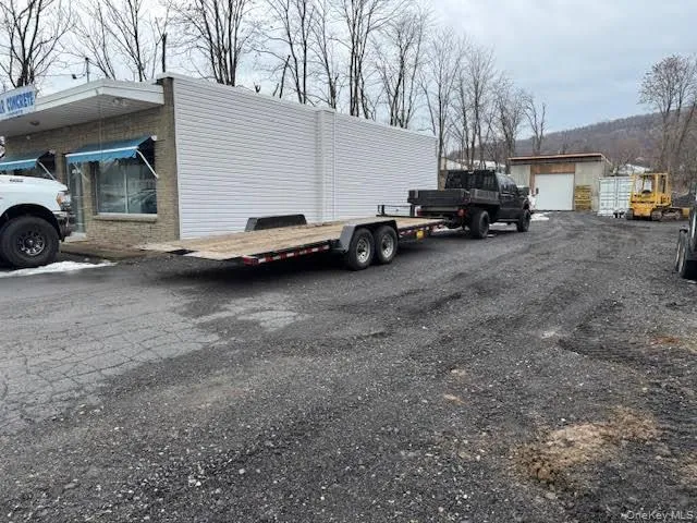 Side of the office building... Side of the office building...