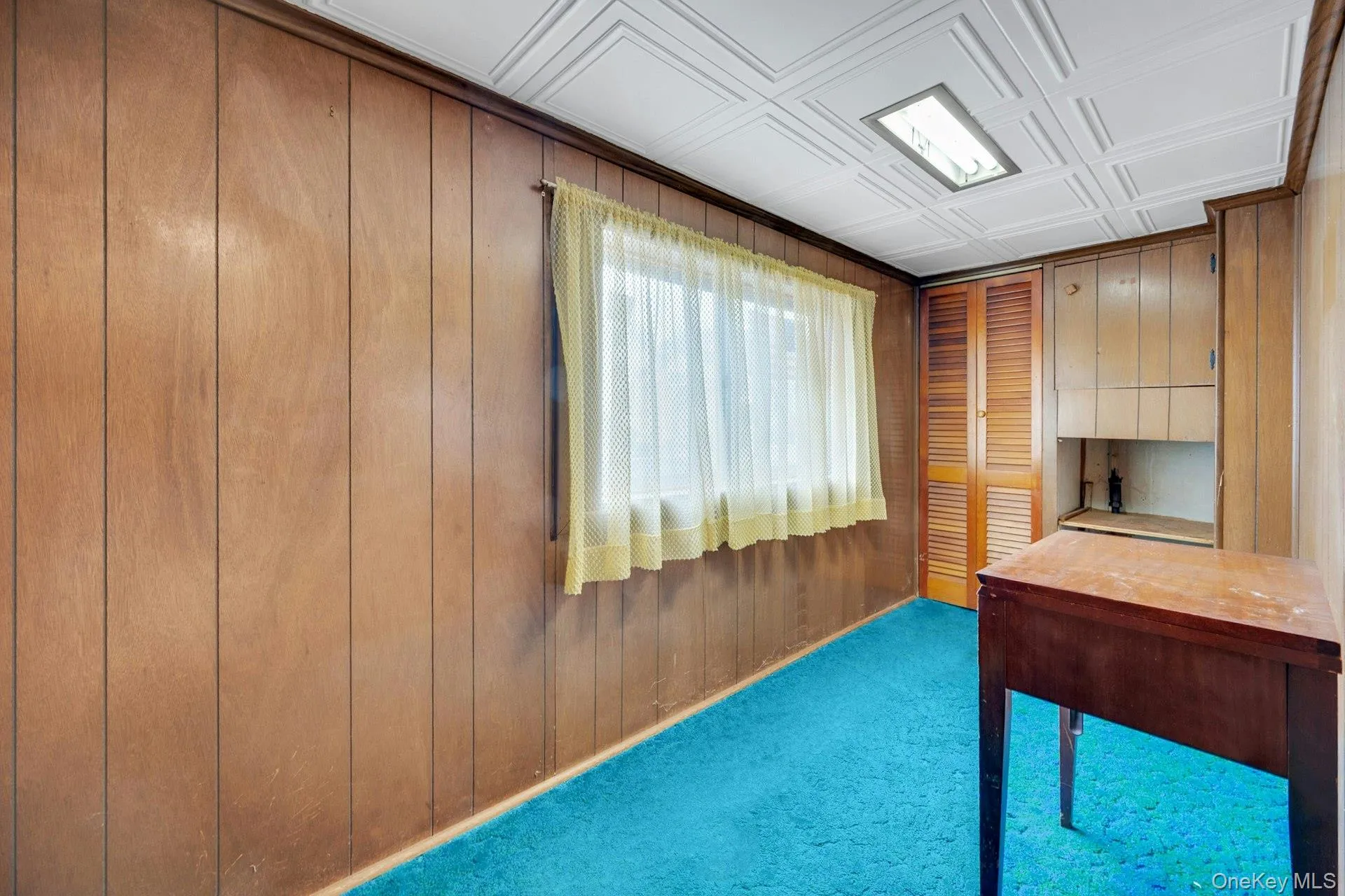 Den/Office/Porch with Built-ins Den/Office/Porch with Built-ins