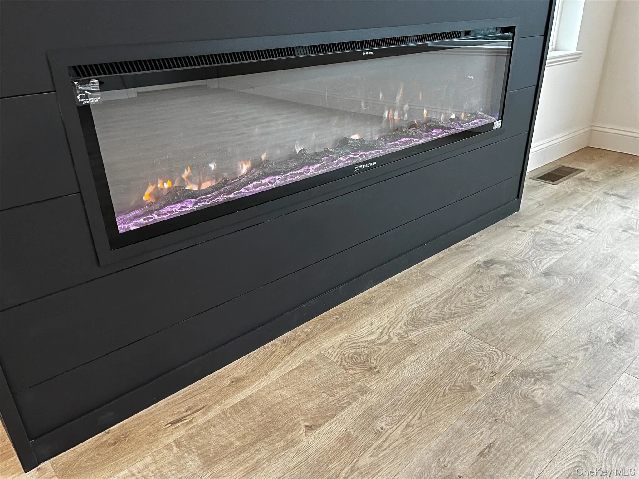 Room details with visible vents Room details with visible vents