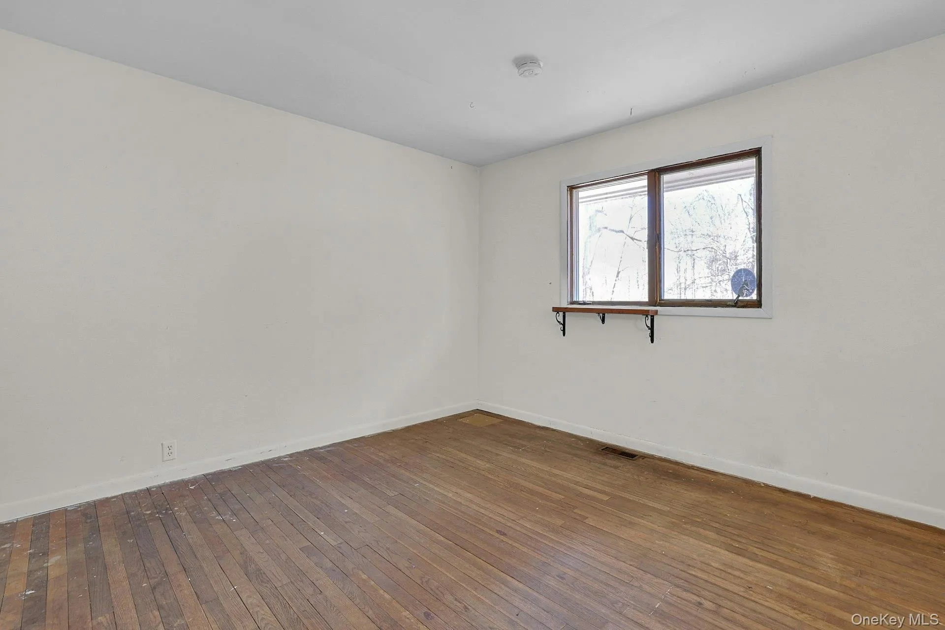 The good sized second bedroom is conveniently close to the hall bath. The good sized second bedroom is conveniently close to the hall bath.