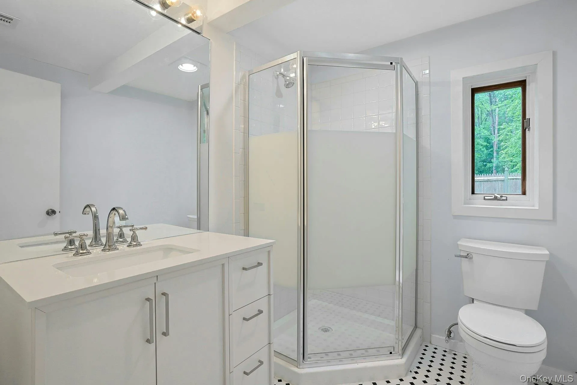 Studio full bath Studio full bath