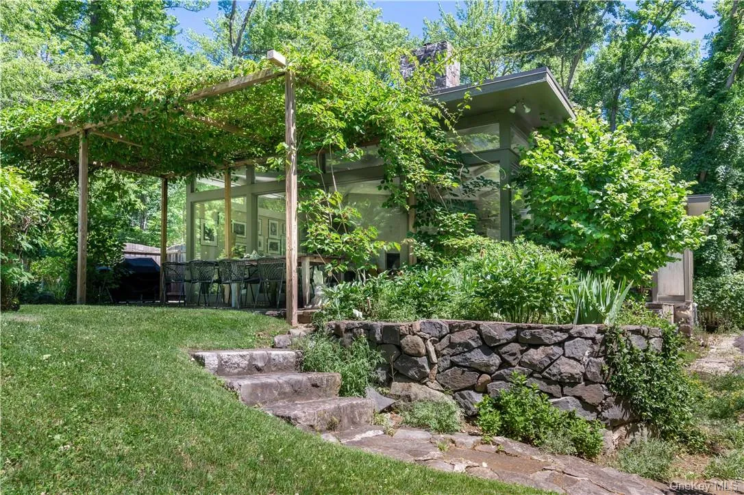 21 Woods Road, Orangetown, NY, 4 Bedrooms Bedrooms, 8 Rooms Rooms,4 BathroomsBathrooms,Residential,For Rent,Woods,0,839399 21 Woods Road, Orangetown, NY, 4 Bedrooms Bedrooms, 8 Rooms Rooms,4 BathroomsBathrooms,Residential,For Rent,Woods,0,839399