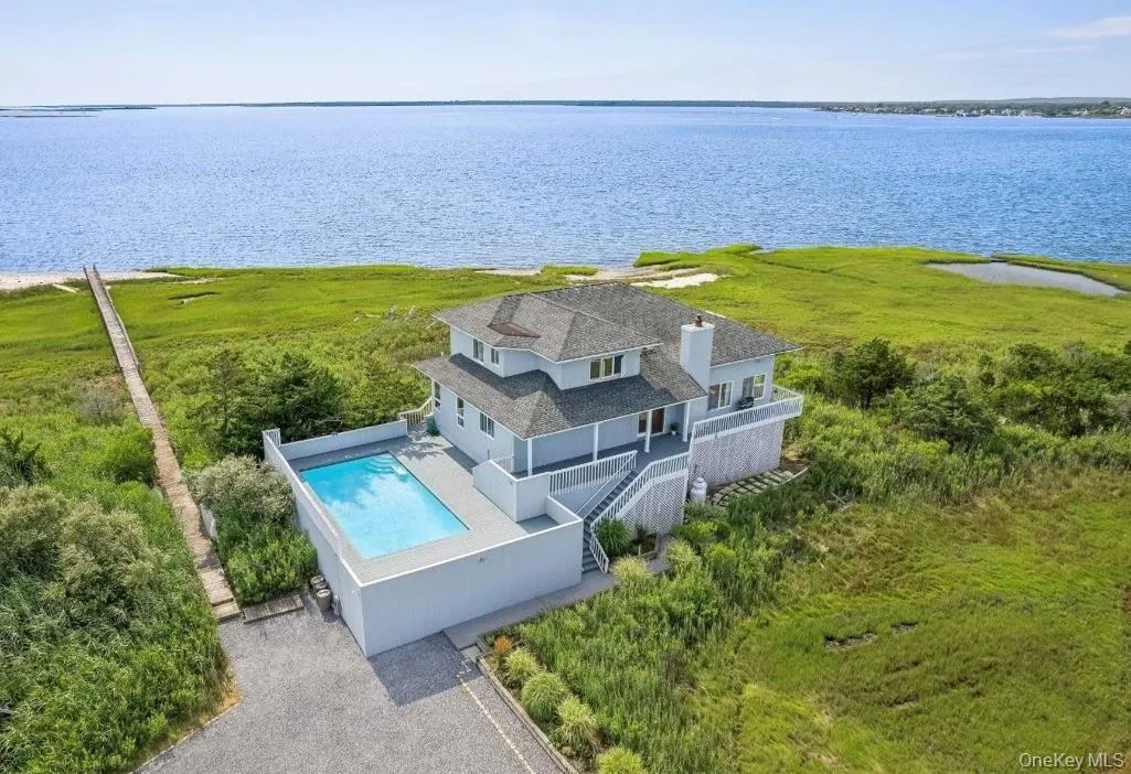 Bird's eye view with a water view Bird's eye view with a water view