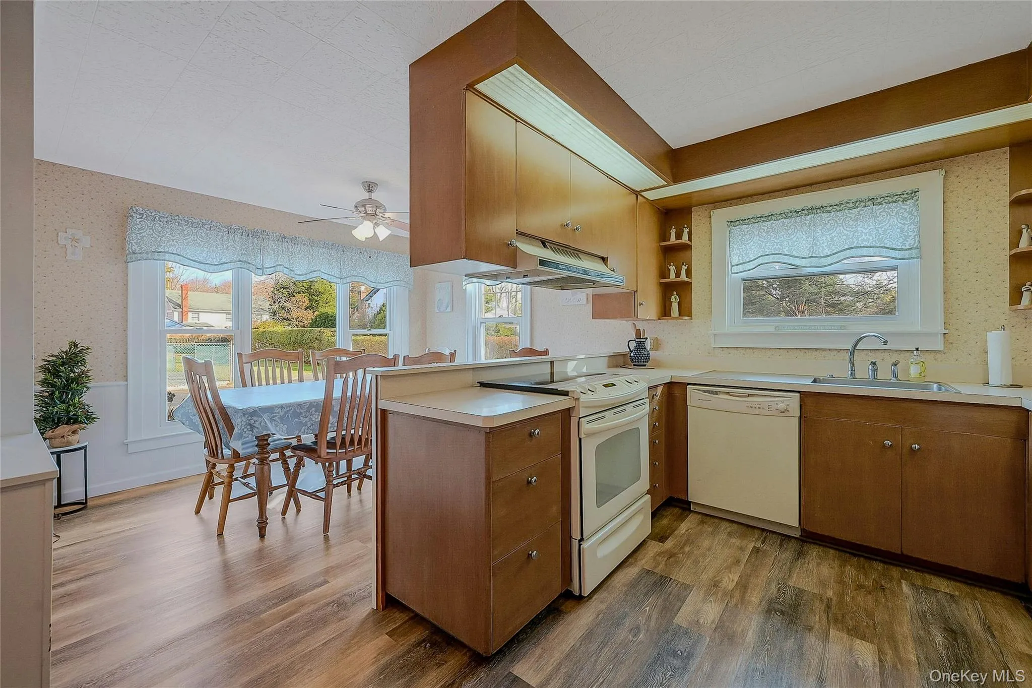Kitchen with Dining Area Kitchen with Dining Area