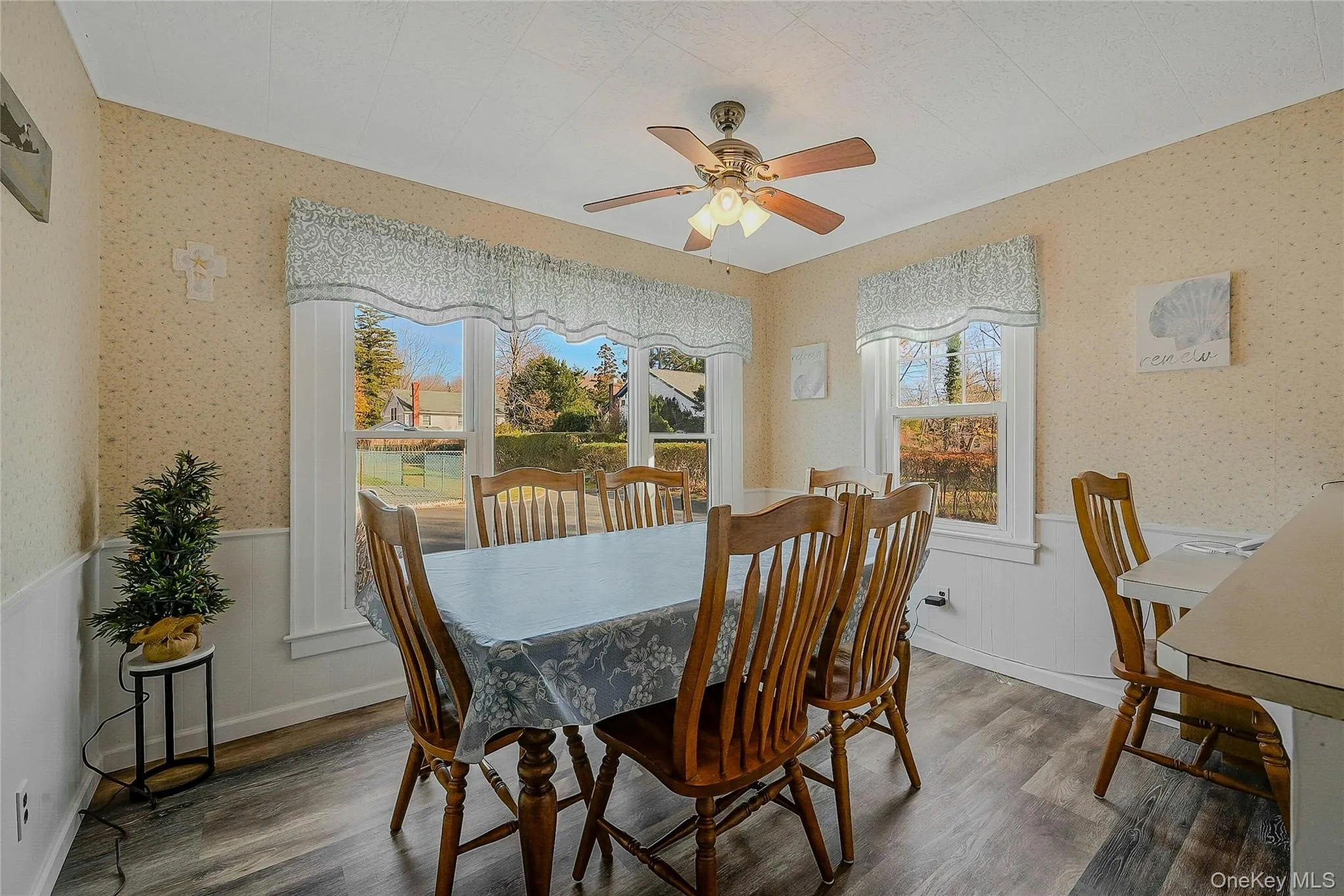 Dining Area Dining Area