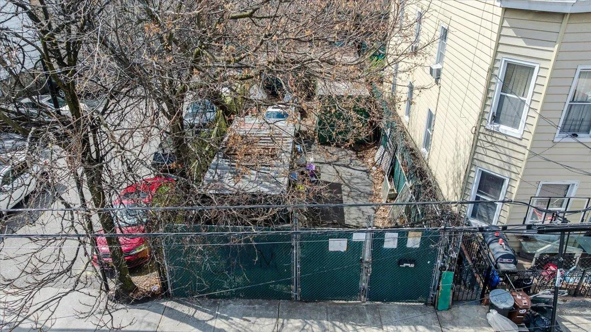 1667 Hunt Avenue, New York, NY, ,Land,For Rent,Hunt,0,840073 1667 Hunt Avenue, New York, NY, ,Land,For Rent,Hunt,0,840073
