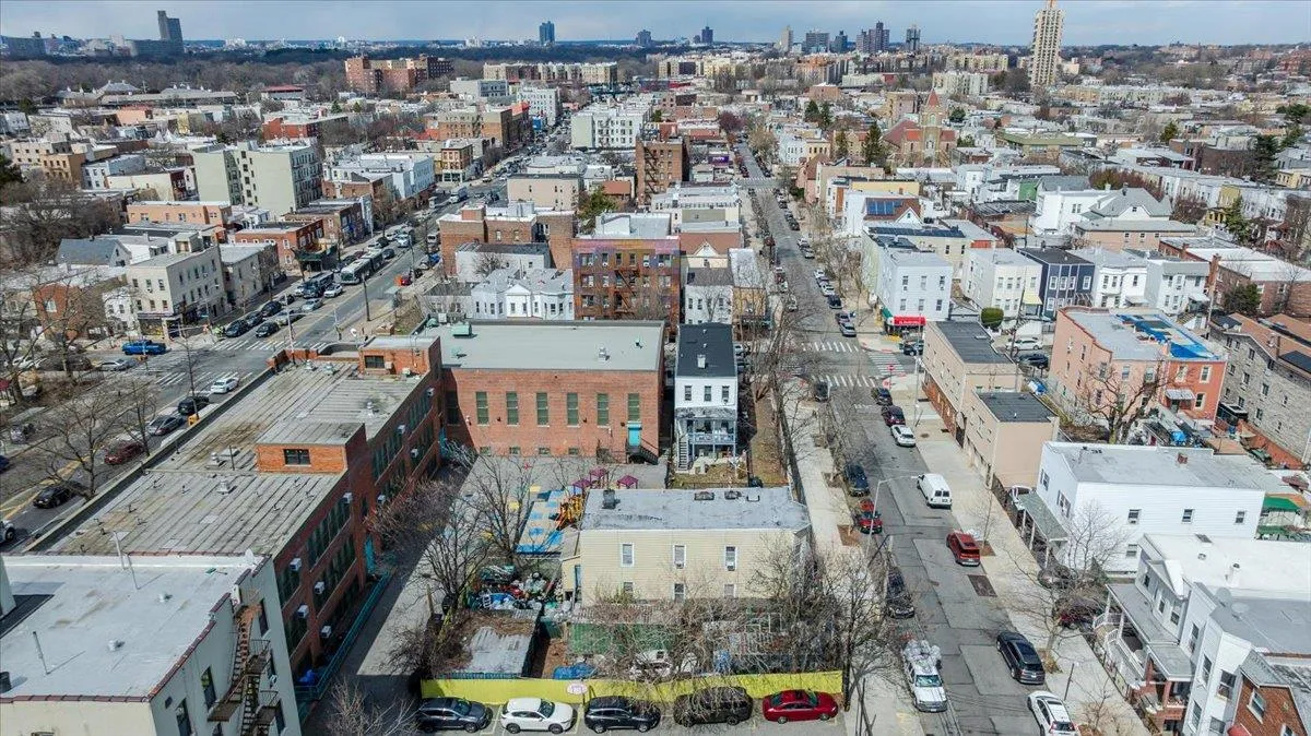 Aerial view featuring a view of city Aerial view featuring a view of city