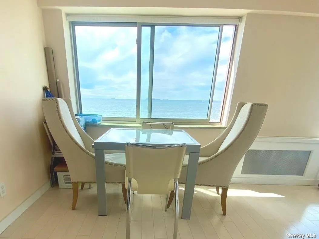 Dining Area Dining Area