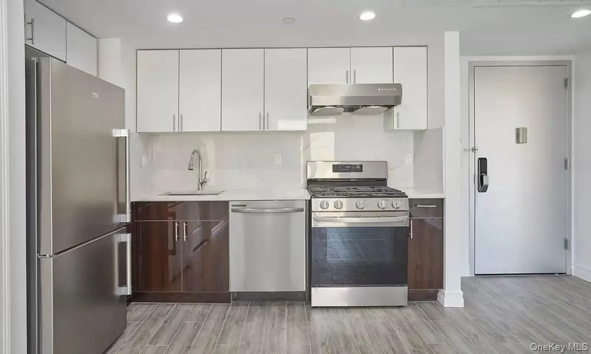 65-18 Austin Street, New York, NY, 2 Bedrooms Bedrooms, 4 Rooms Rooms,2 BathroomsBathrooms,Residential Sale,For Rent,Austin,0,841237 65-18 Austin Street, New York, NY, 2 Bedrooms Bedrooms, 4 Rooms Rooms,2 BathroomsBathrooms,Residential Sale,For Rent,Austin,0,841237