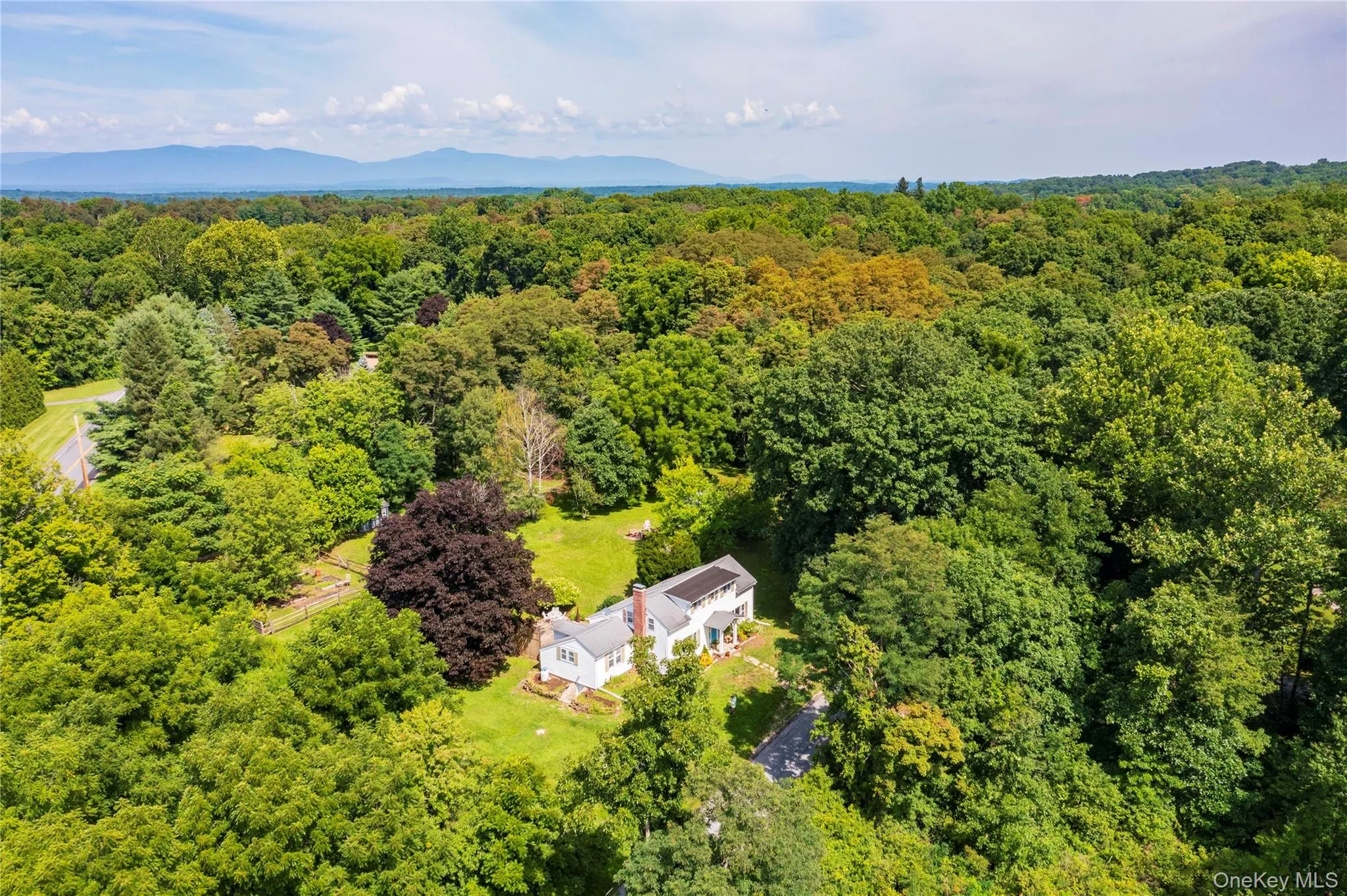 Located Minutes from Rhinebeck Village Located Minutes from Rhinebeck Village