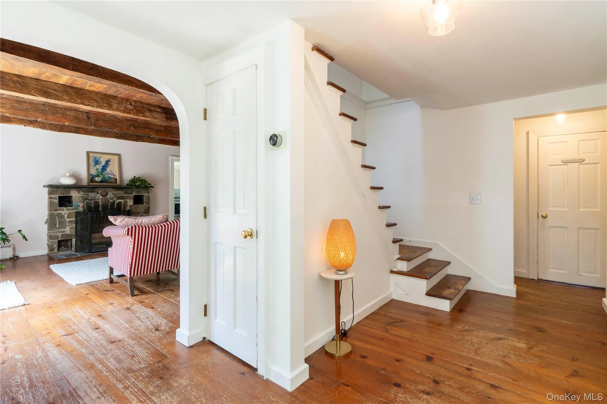 Enter Home to Foyer Enter Home to Foyer