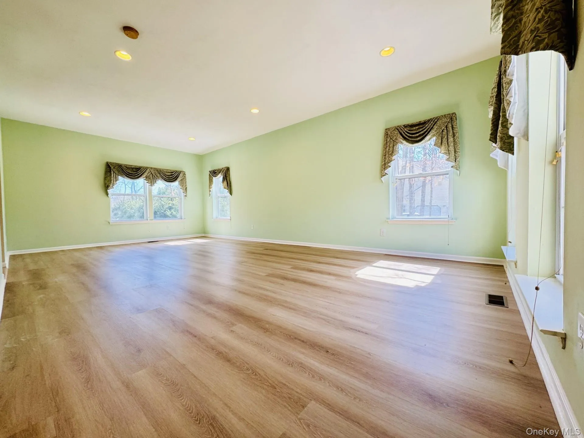 23 Varsity Boulevard, Brookhaven, NY, 4 Bedrooms Bedrooms, 12 Rooms Rooms,2 BathroomsBathrooms,Residential,For Rent,Varsity,0,842982 23 Varsity Boulevard, Brookhaven, NY, 4 Bedrooms Bedrooms, 12 Rooms Rooms,2 BathroomsBathrooms,Residential,For Rent,Varsity,0,842982