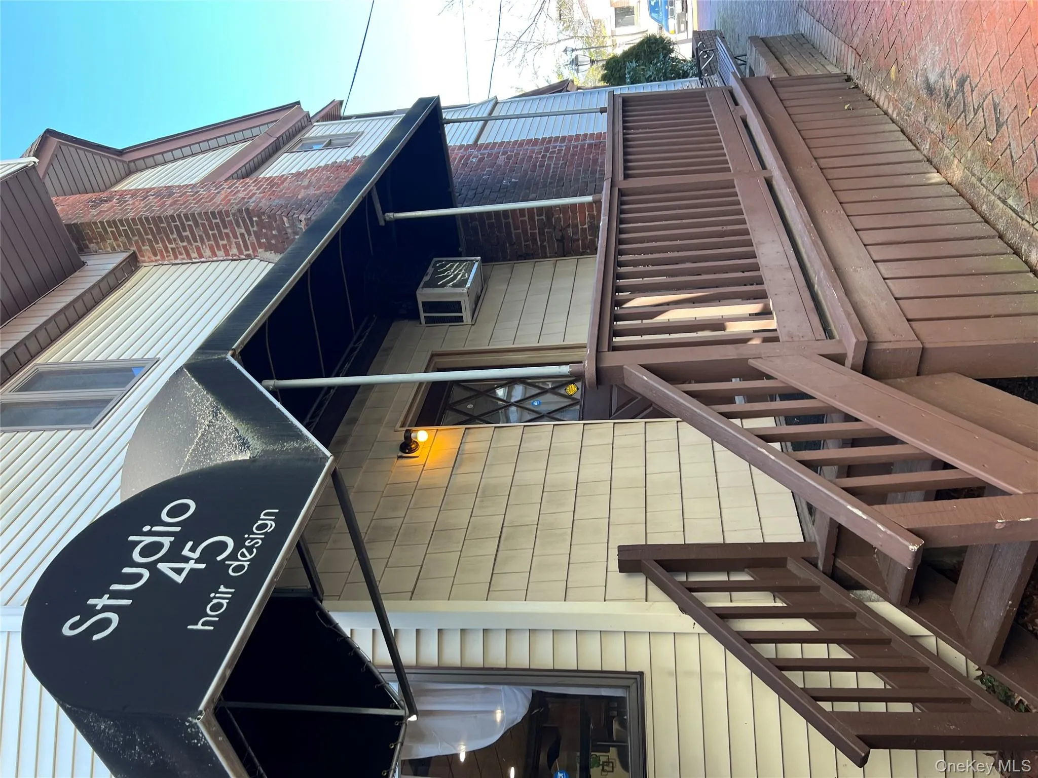 2nd enrance way to salon off large parking lot 2nd enrance way to salon off large parking lot